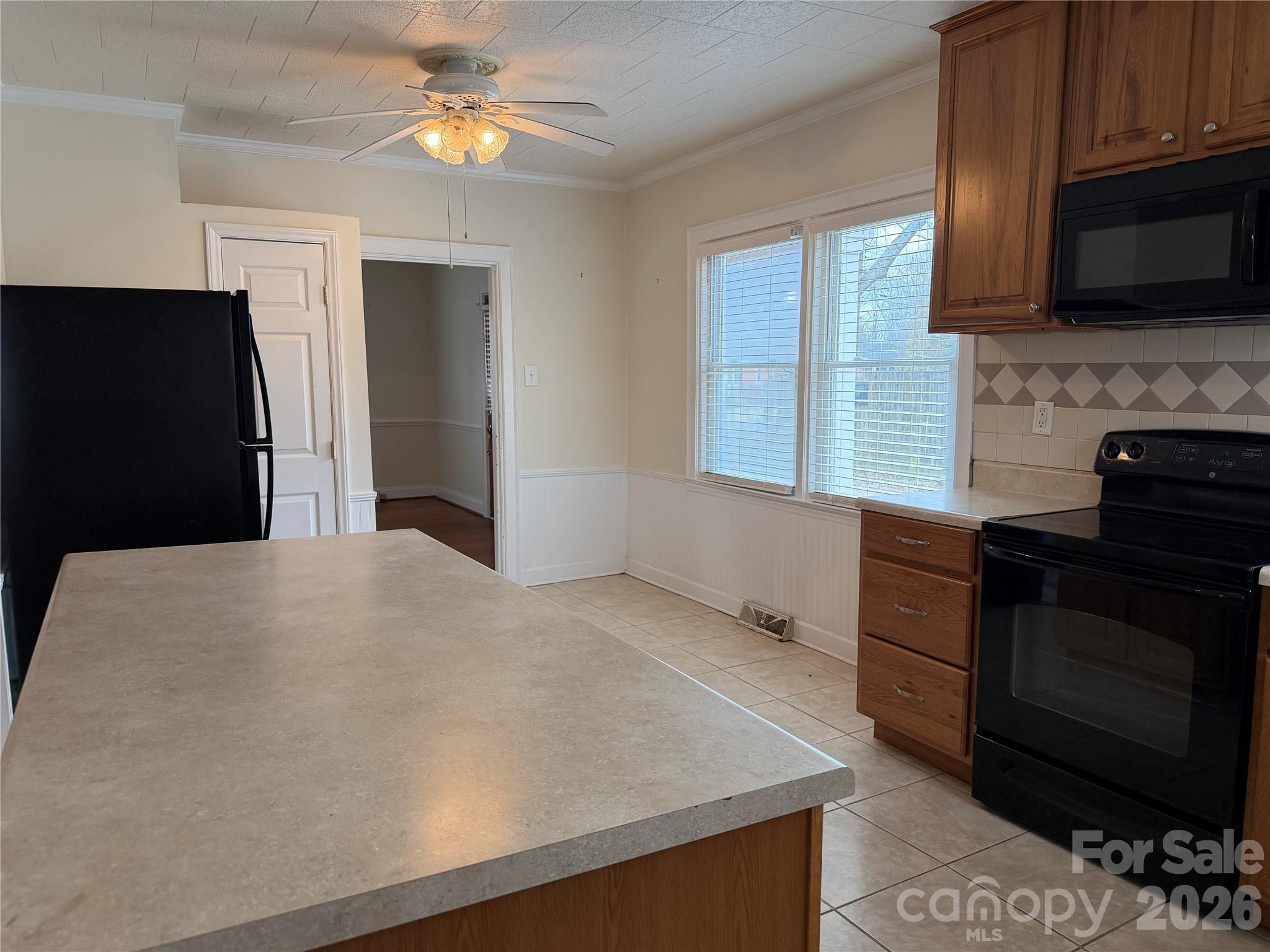 612 Ballard Street Property Photo 7