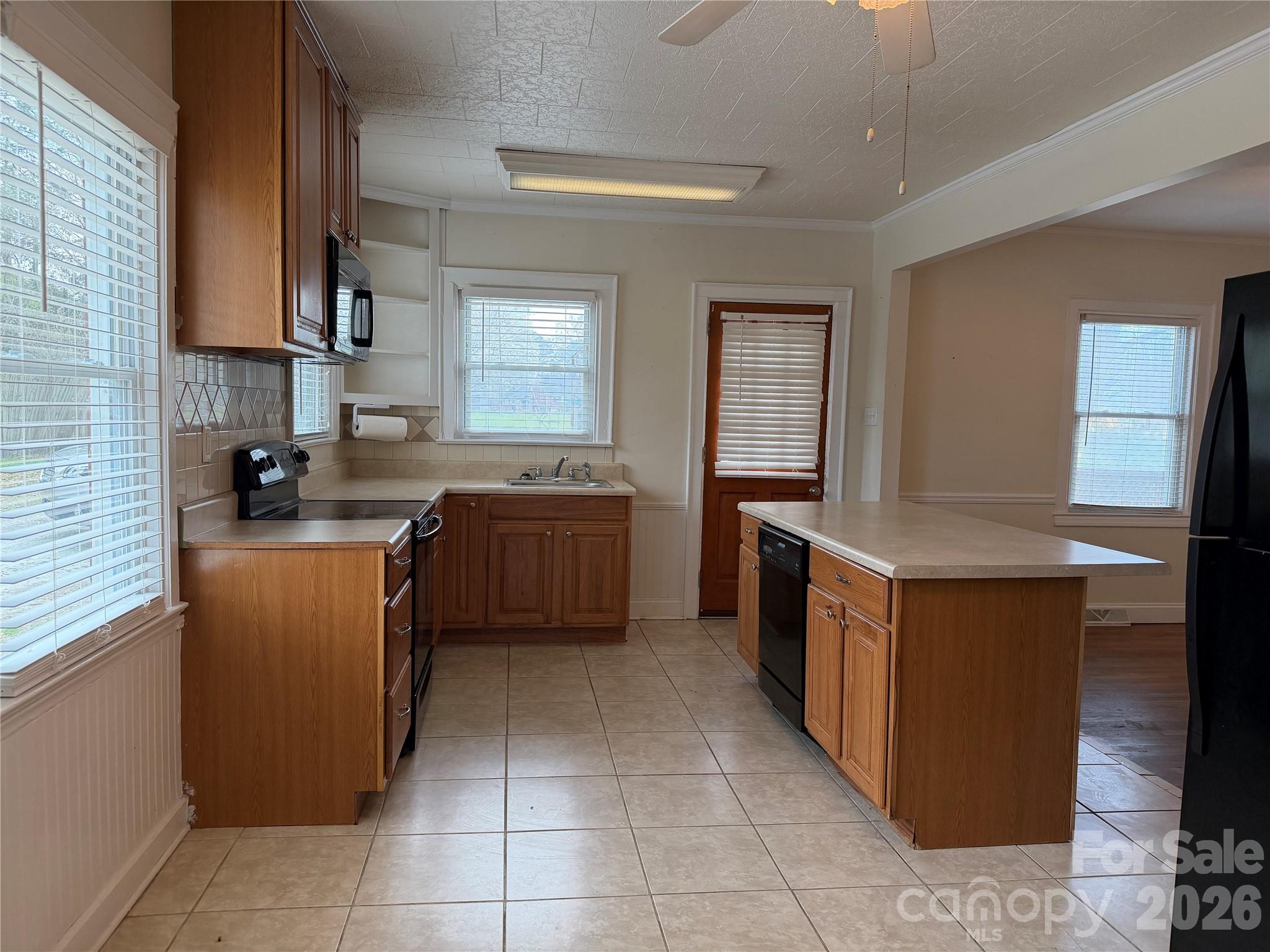 612 Ballard Street Property Photo 8