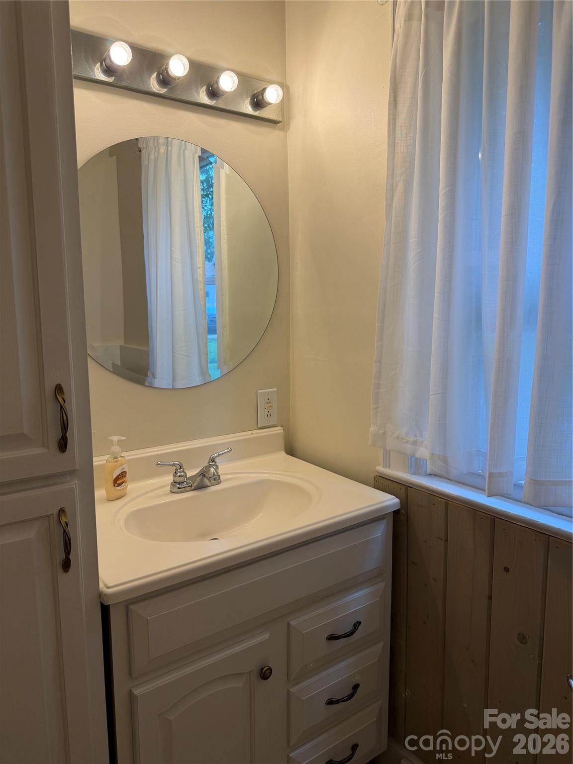 612 Ballard Street Property Photo 16