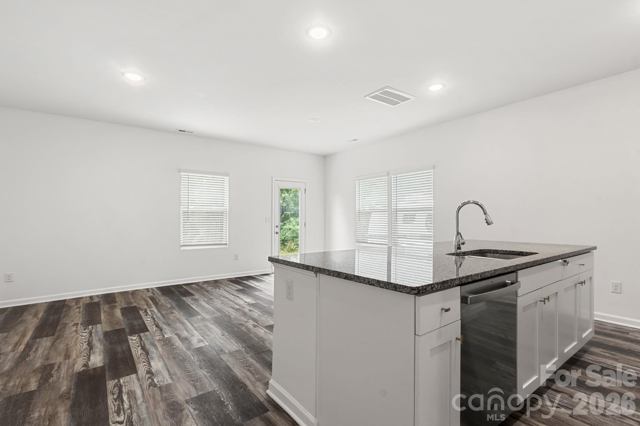 112 Angle Street Property Photo 6