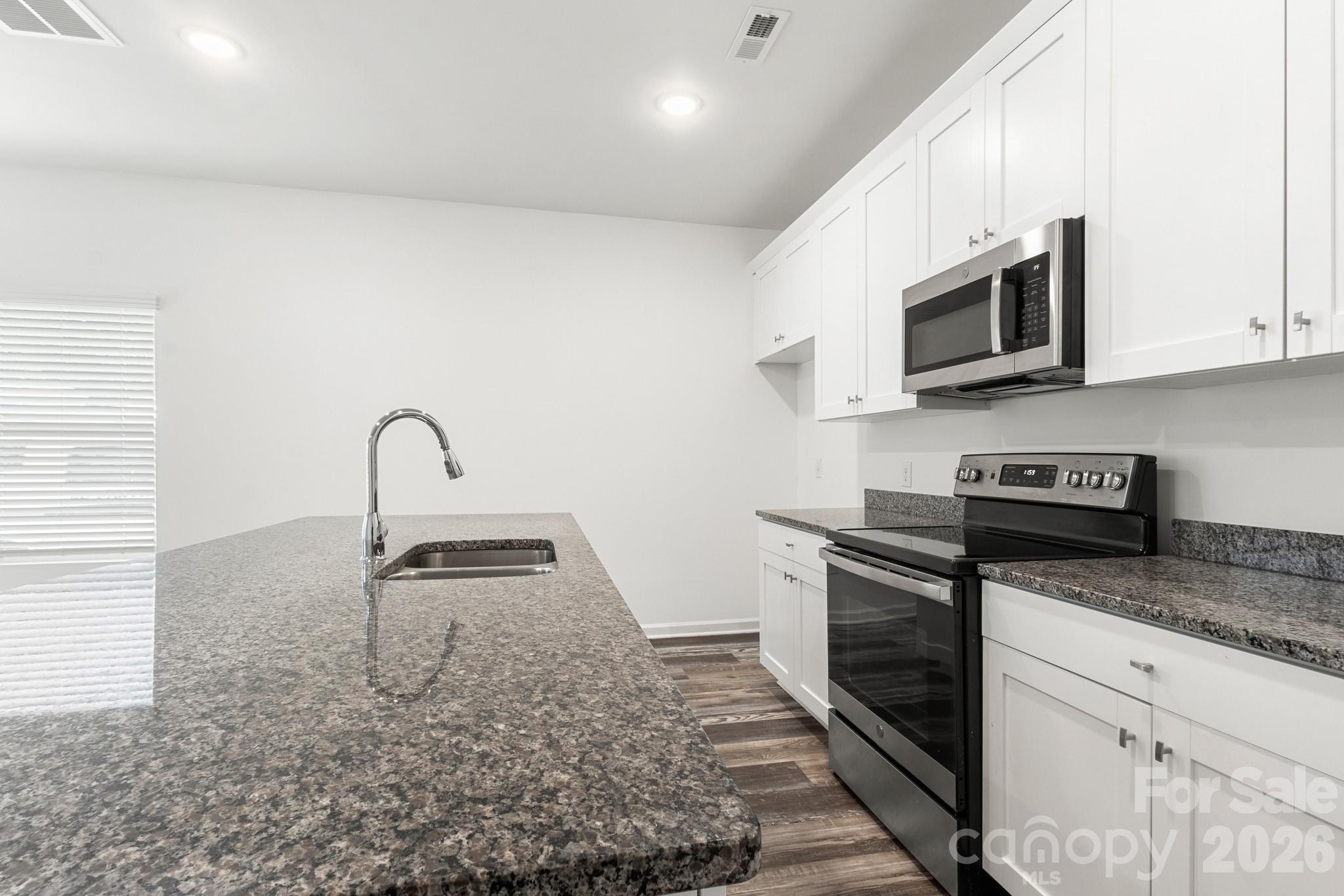 112 Angle Street Property Photo 7