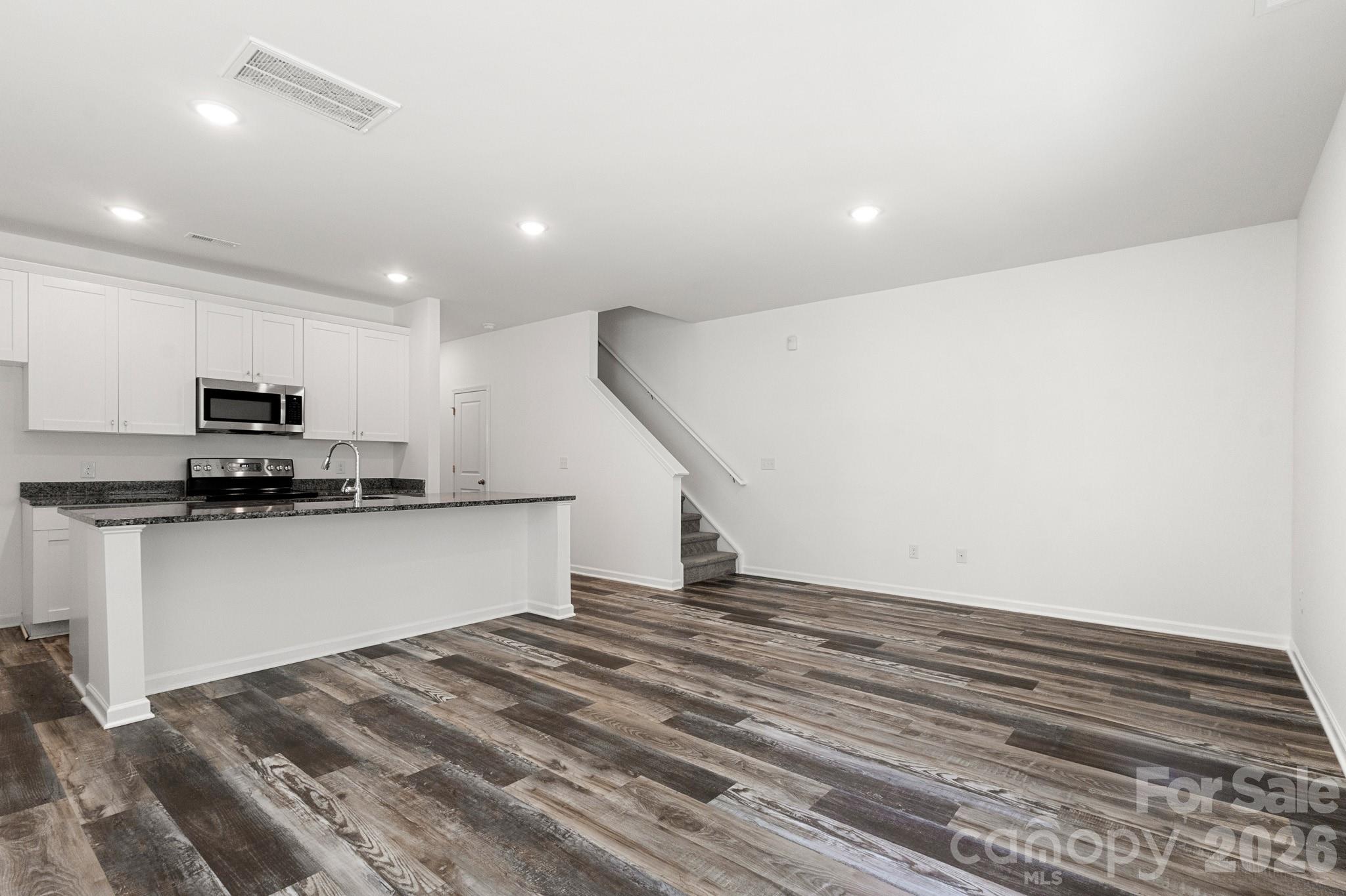 112 Angle Street Property Photo 10