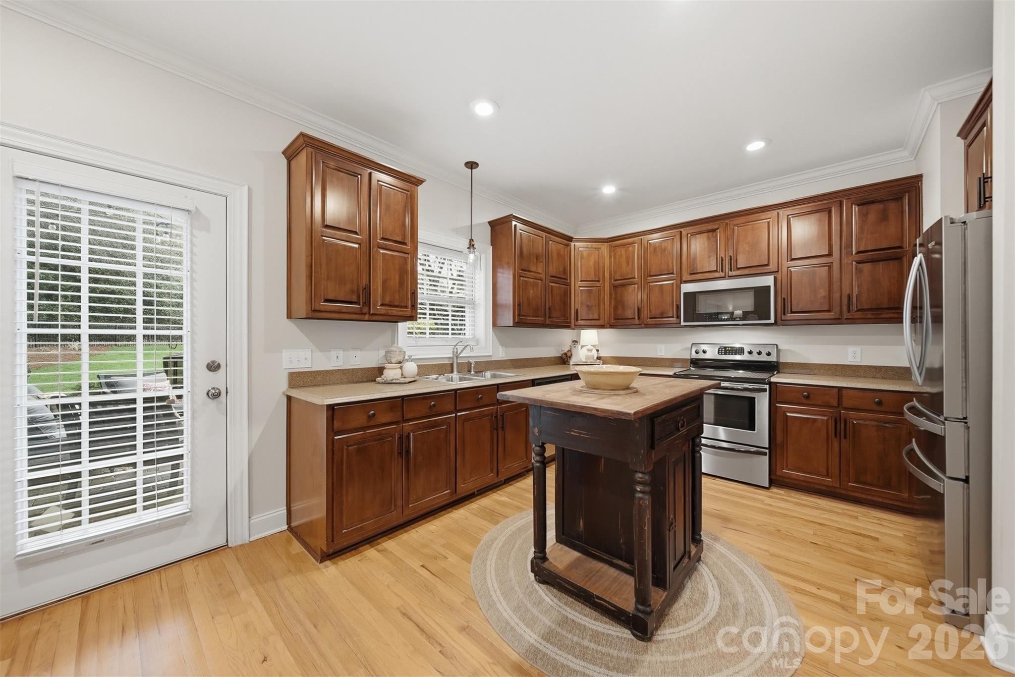 2716 Charleston Court Property Photo 16