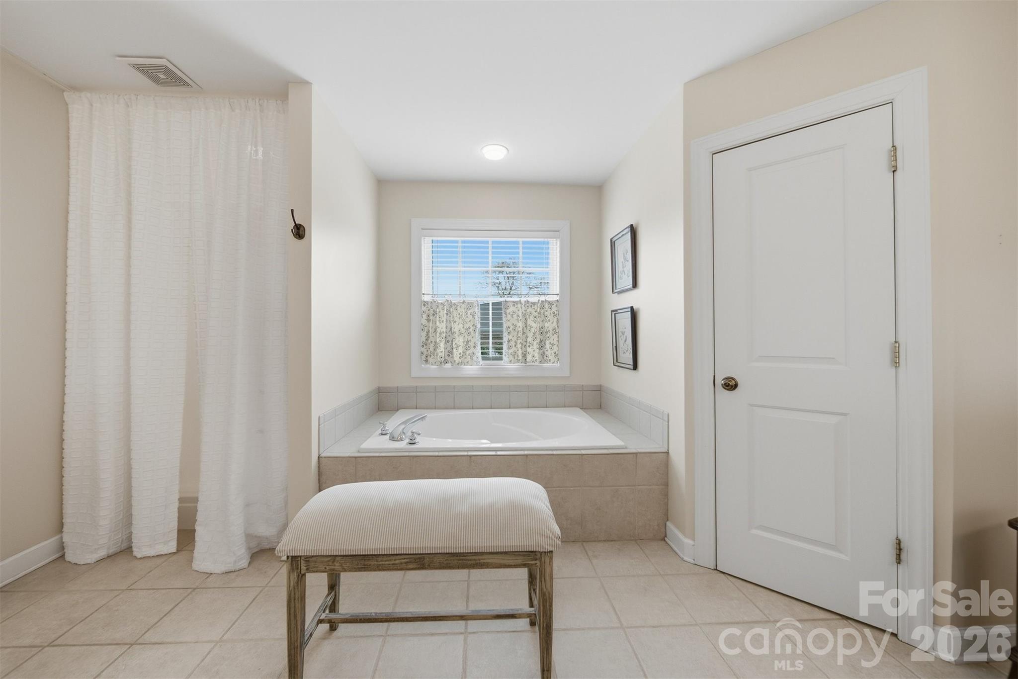 2716 Charleston Court Property Photo 25