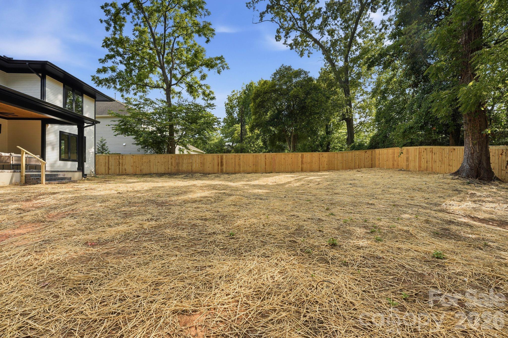 1427 N Sharon Amity Road Property Photo 45