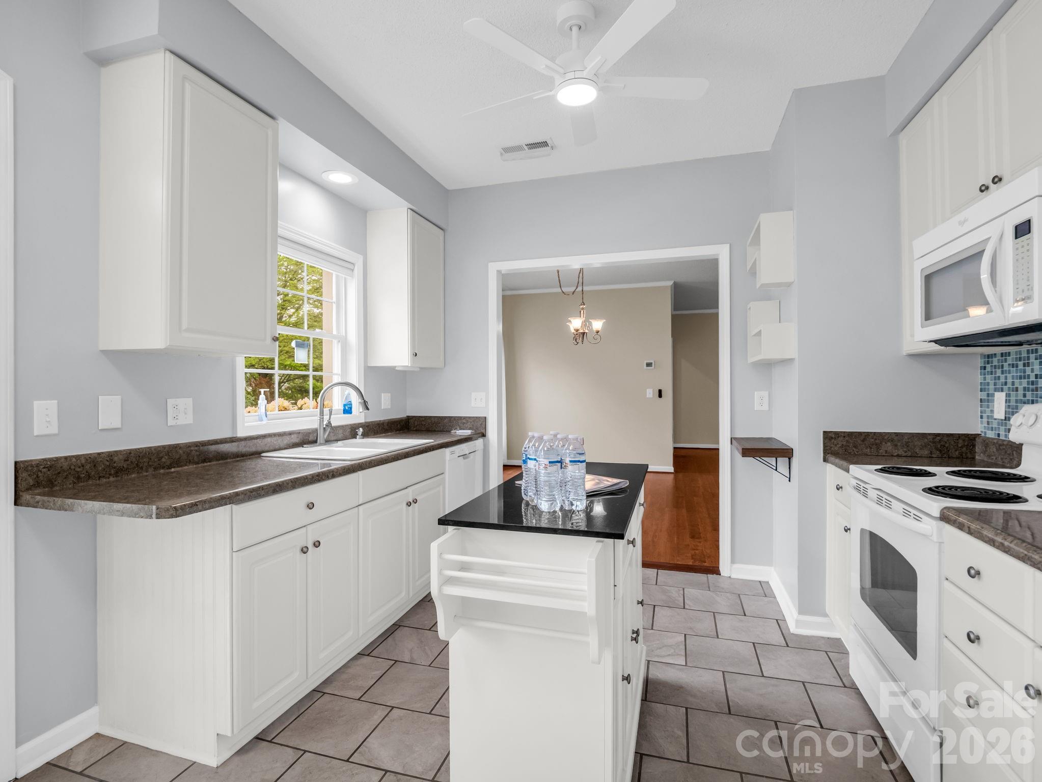 276 Cambridge Drive Property Photo 6
