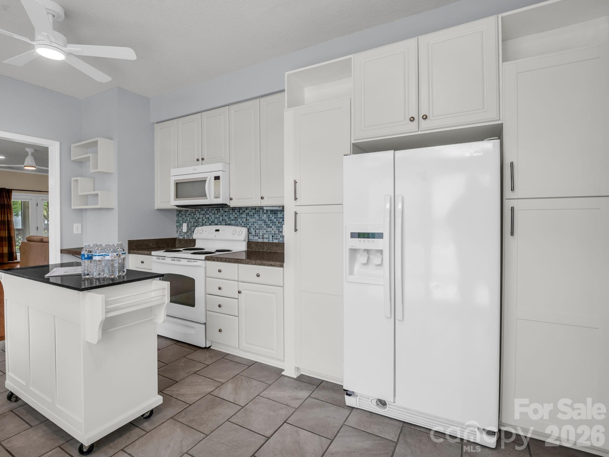 276 Cambridge Drive Property Photo 8