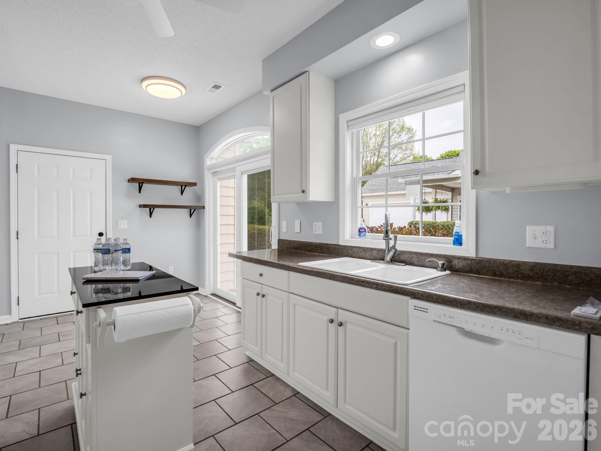 276 Cambridge Drive Property Photo 9