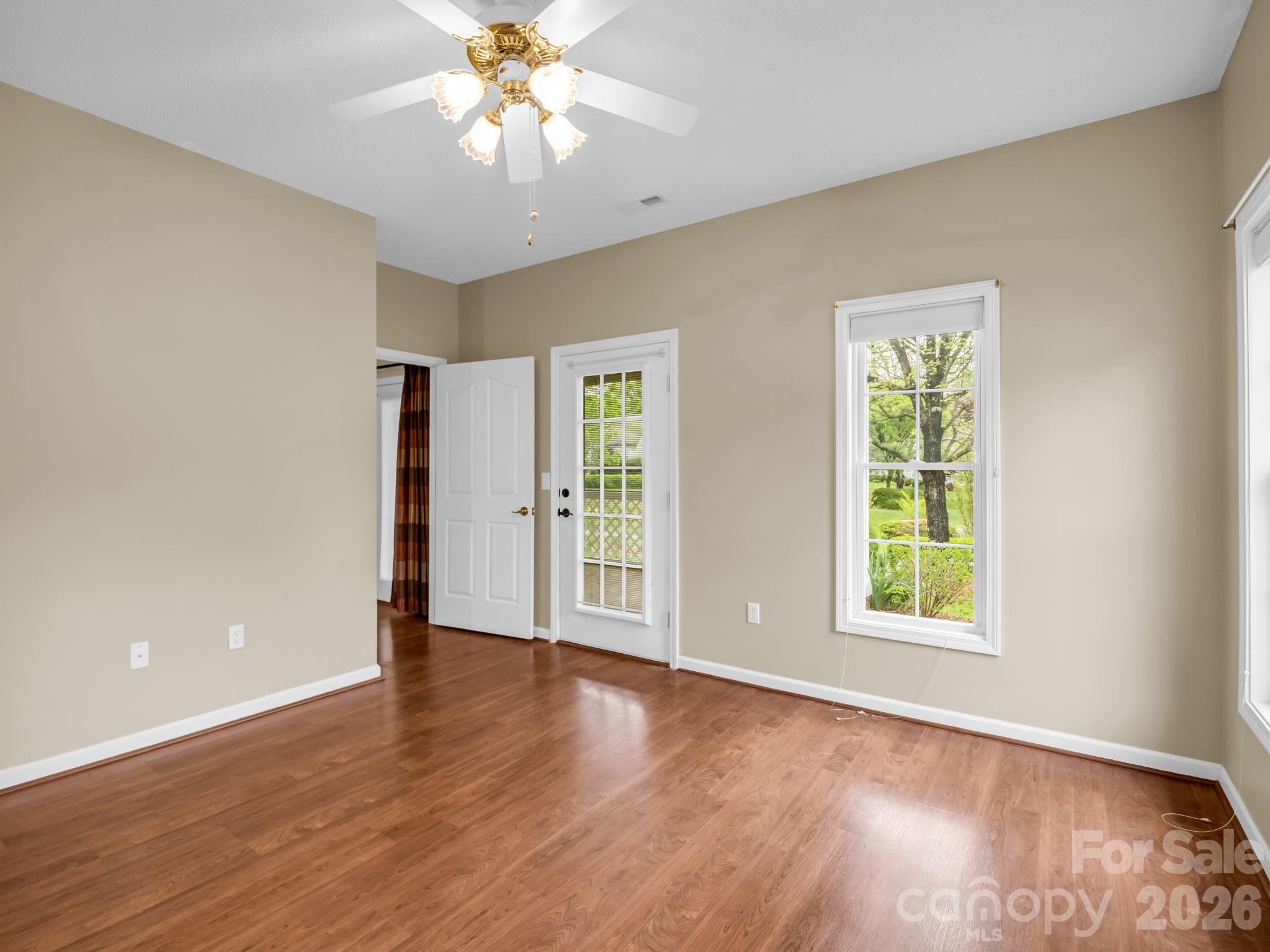 276 Cambridge Drive Property Photo 14