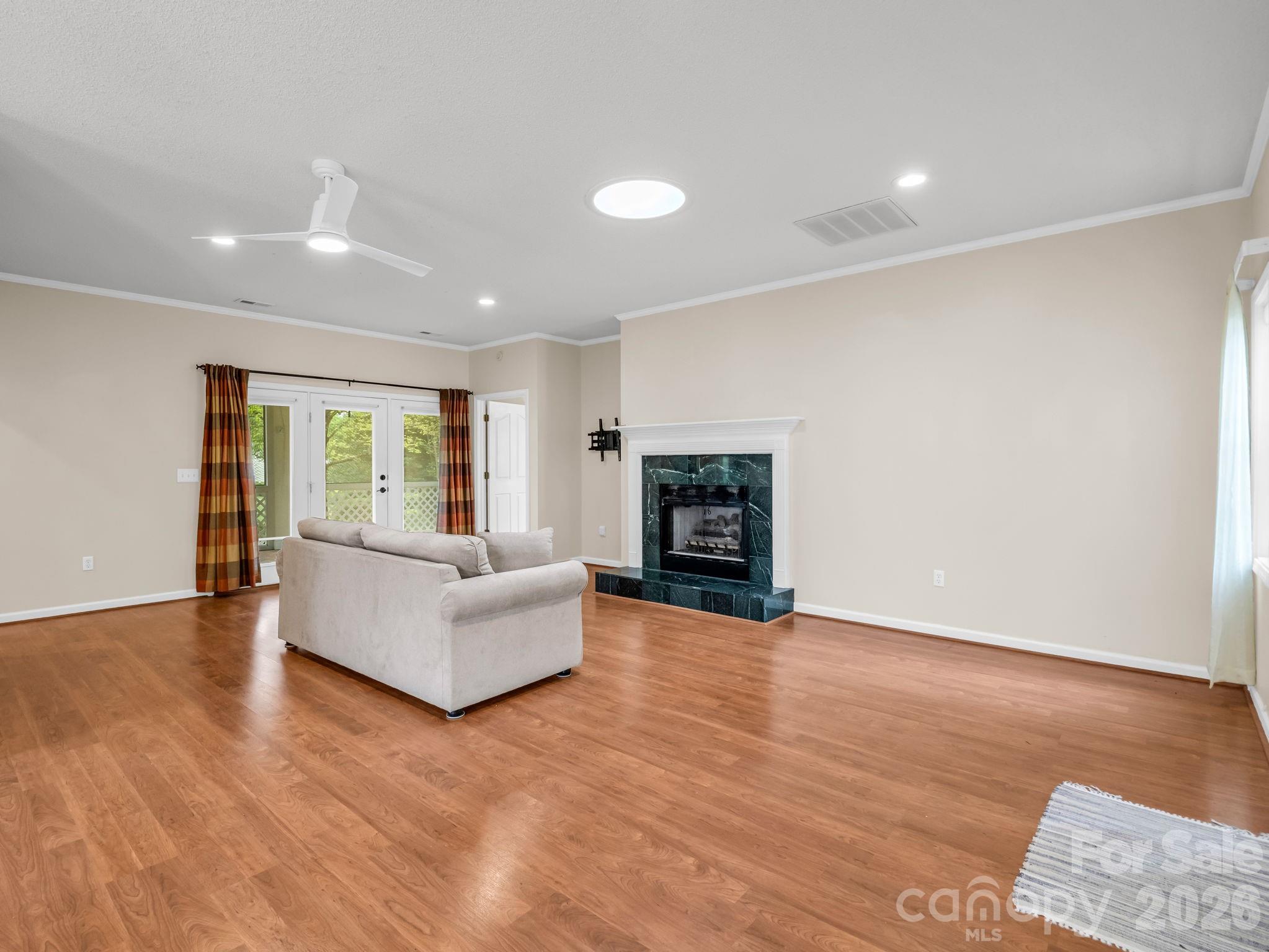 276 Cambridge Drive Property Photo 20