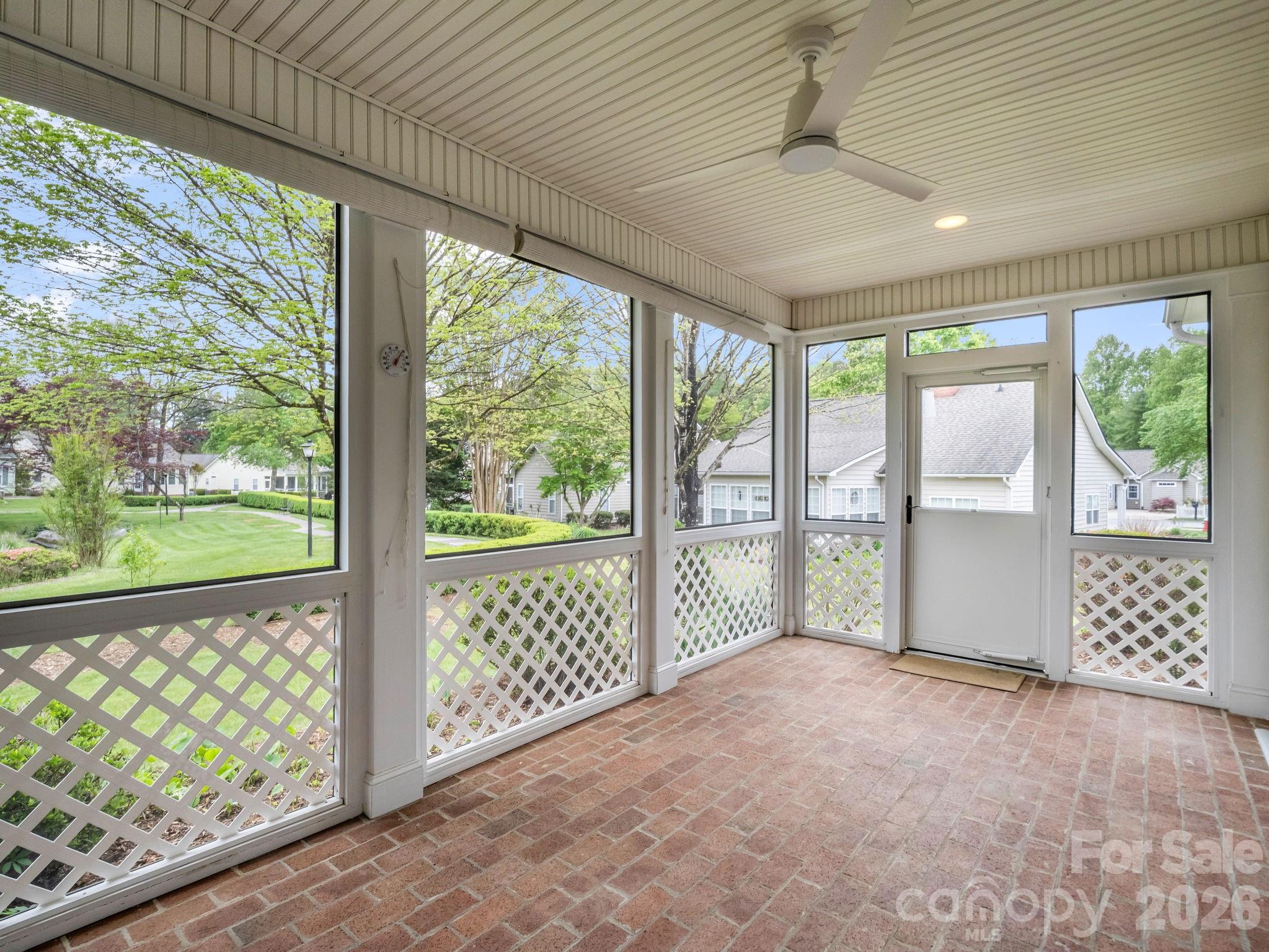 276 Cambridge Drive Property Photo 28