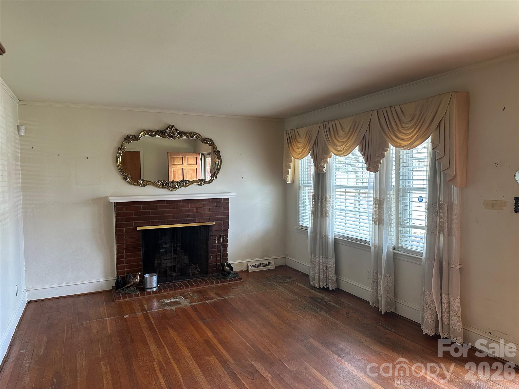 1435 Dean Street Property Photo 3