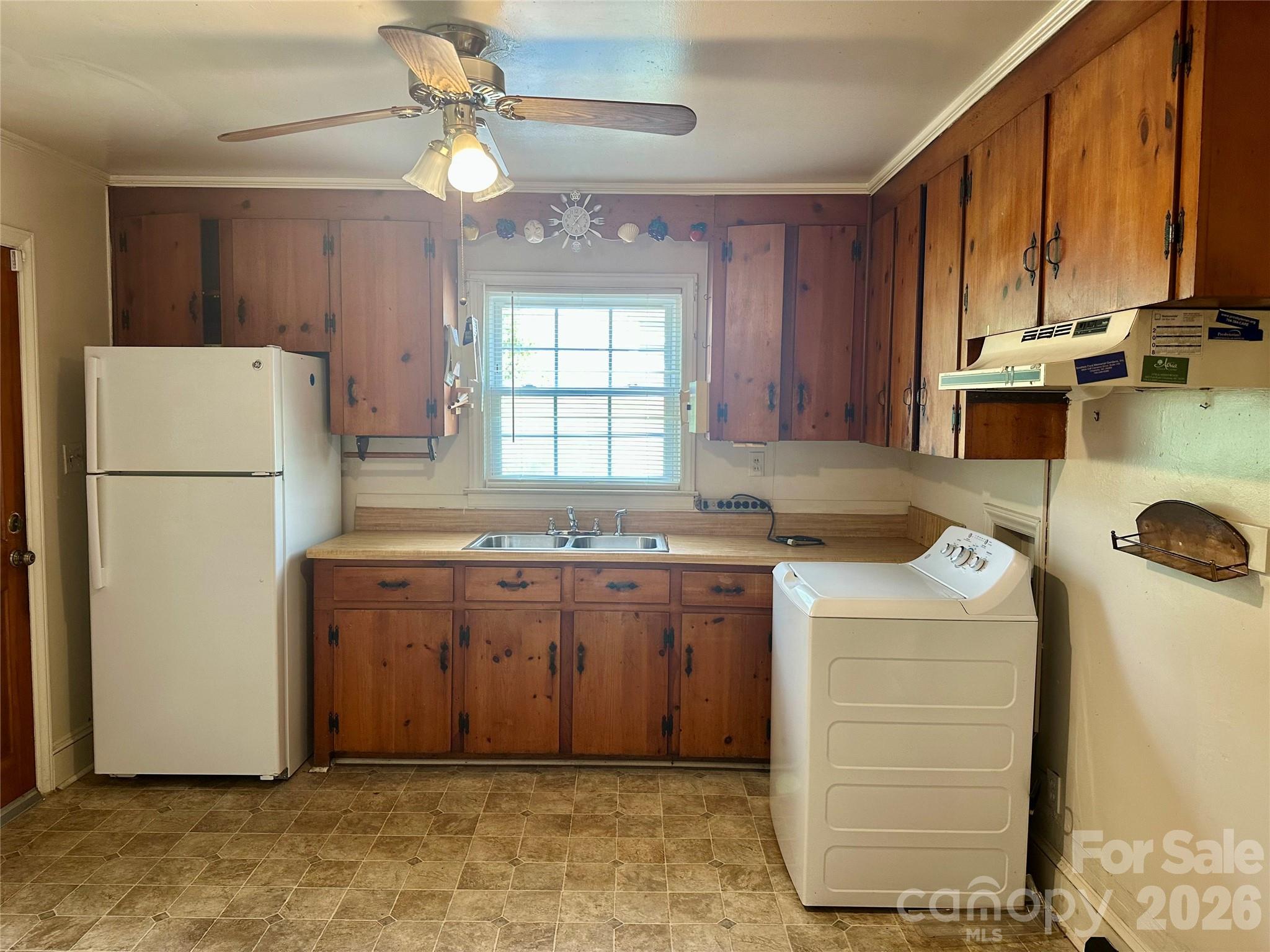 1435 Dean Street Property Photo 5