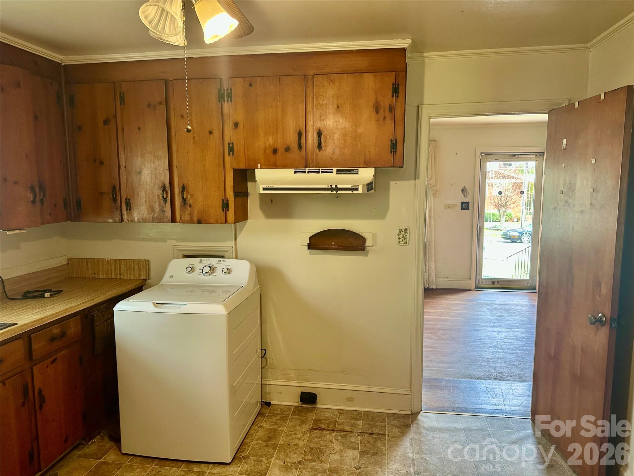 1435 Dean Street Property Photo 6