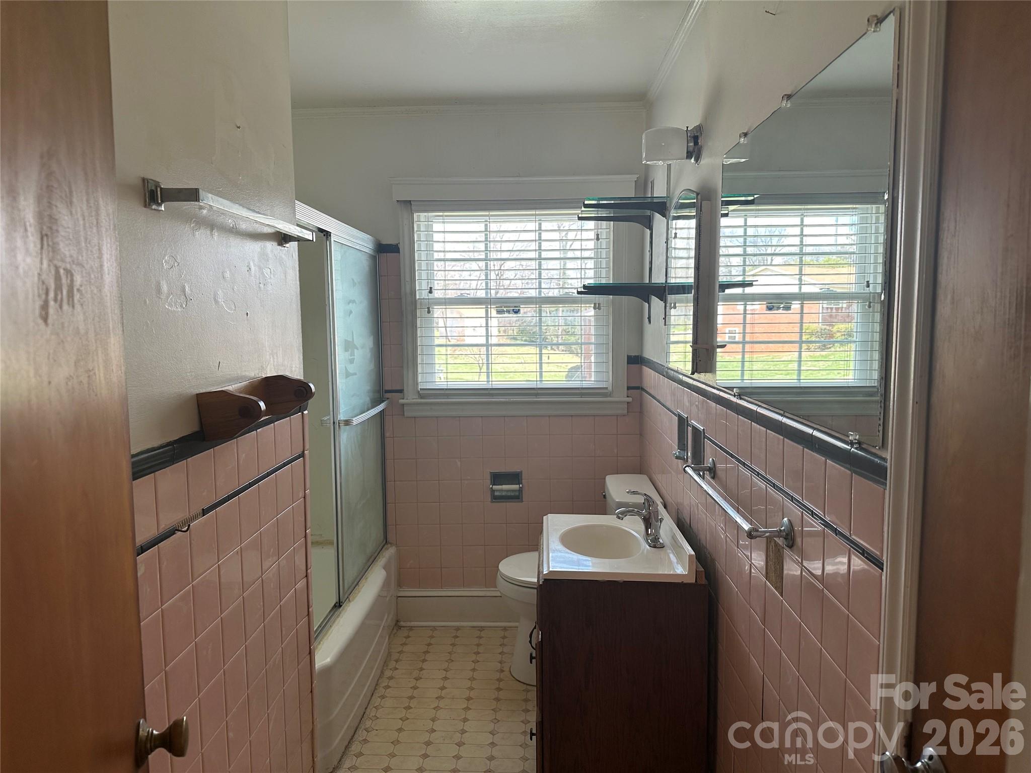 1435 Dean Street Property Photo 10