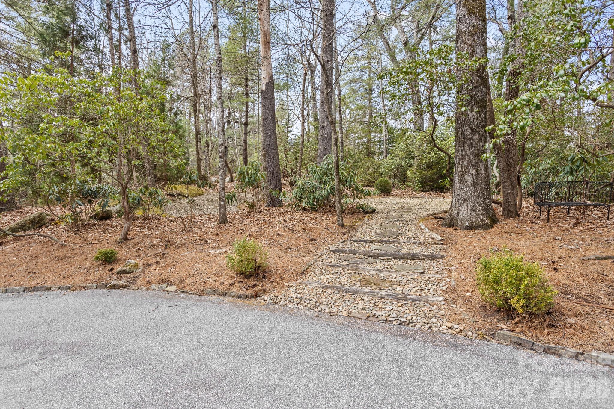 171 Old Hillside Lane Property Photo 3