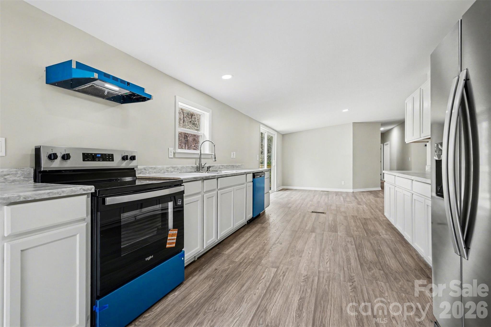 5050 Park Creek Drive Property Photo 8
