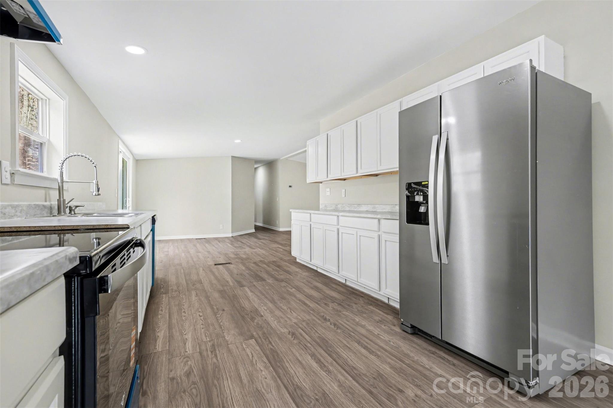 5050 Park Creek Drive Property Photo 9