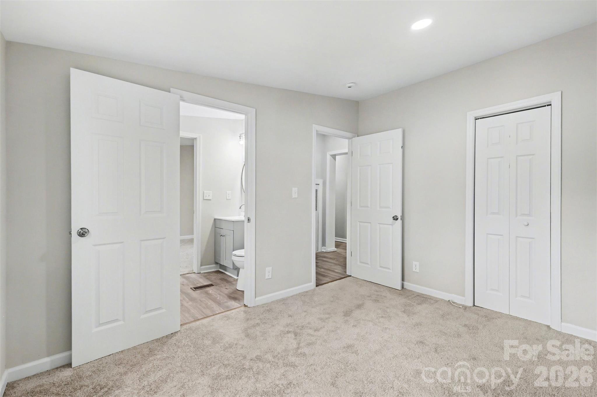 5050 Park Creek Drive Property Photo 12