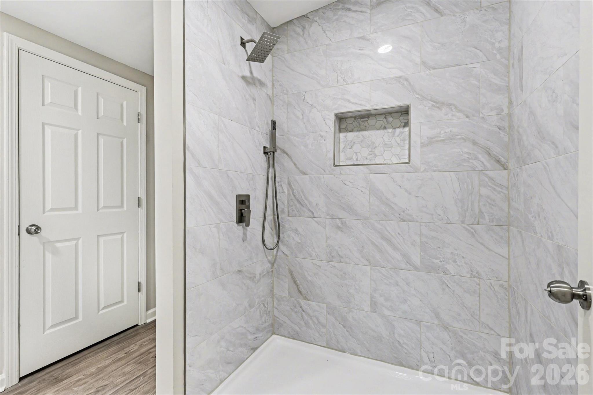 5050 Park Creek Drive Property Photo 14