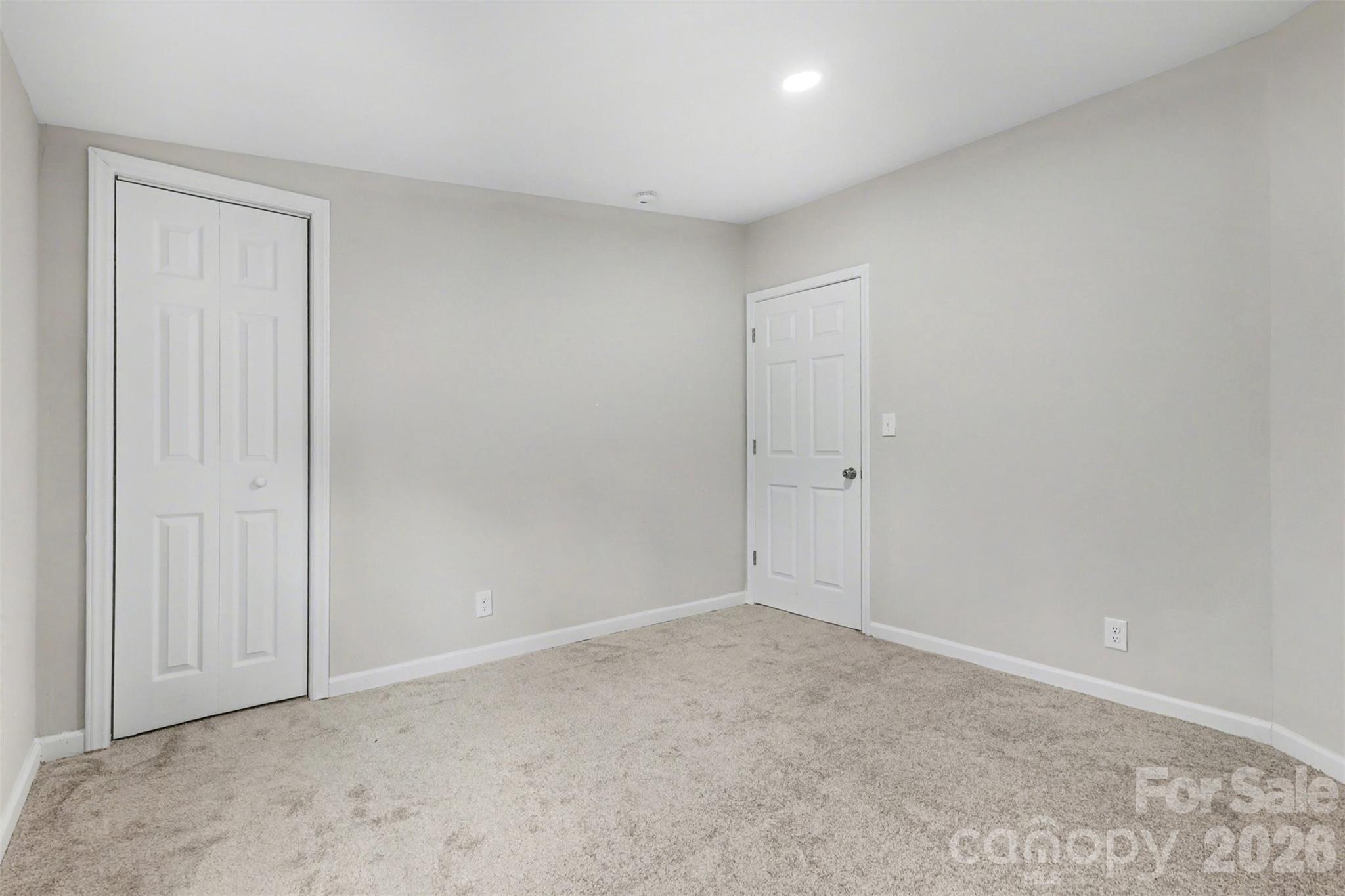 5050 Park Creek Drive Property Photo 16
