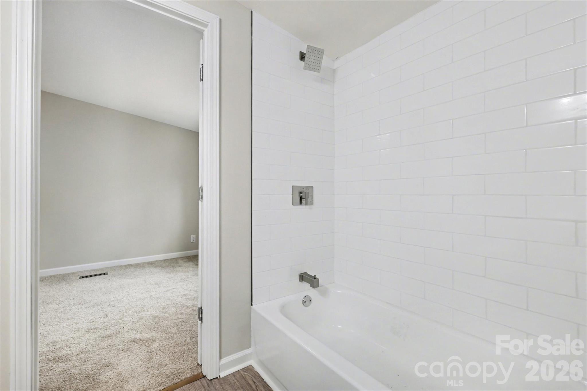 5050 Park Creek Drive Property Photo 22