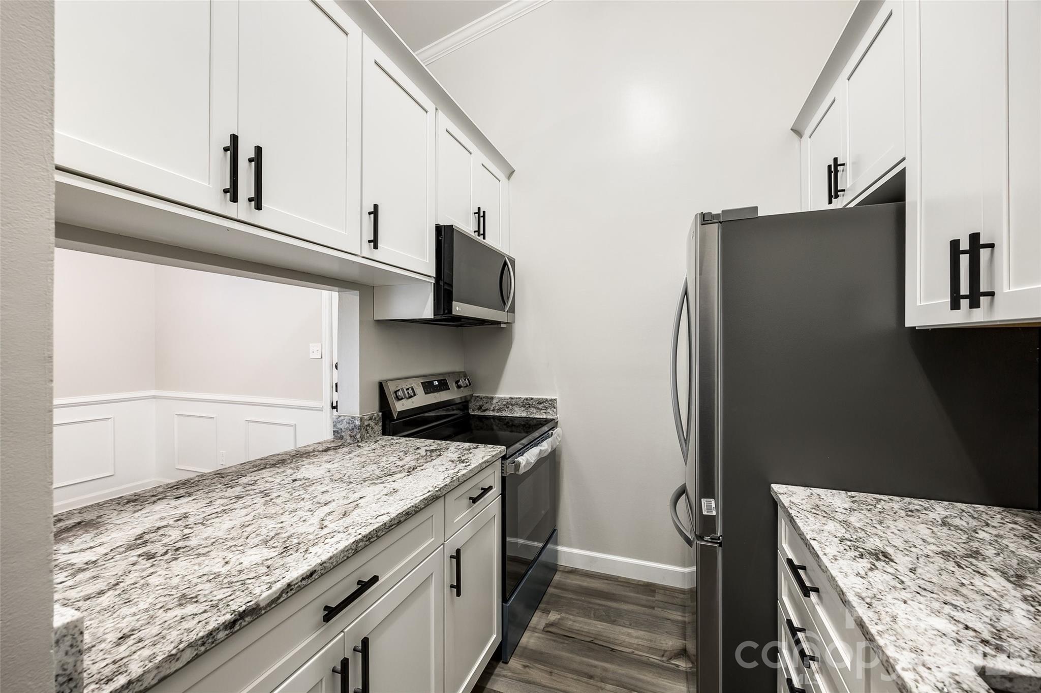 4158 Charlotte Highway F Property Photo 11