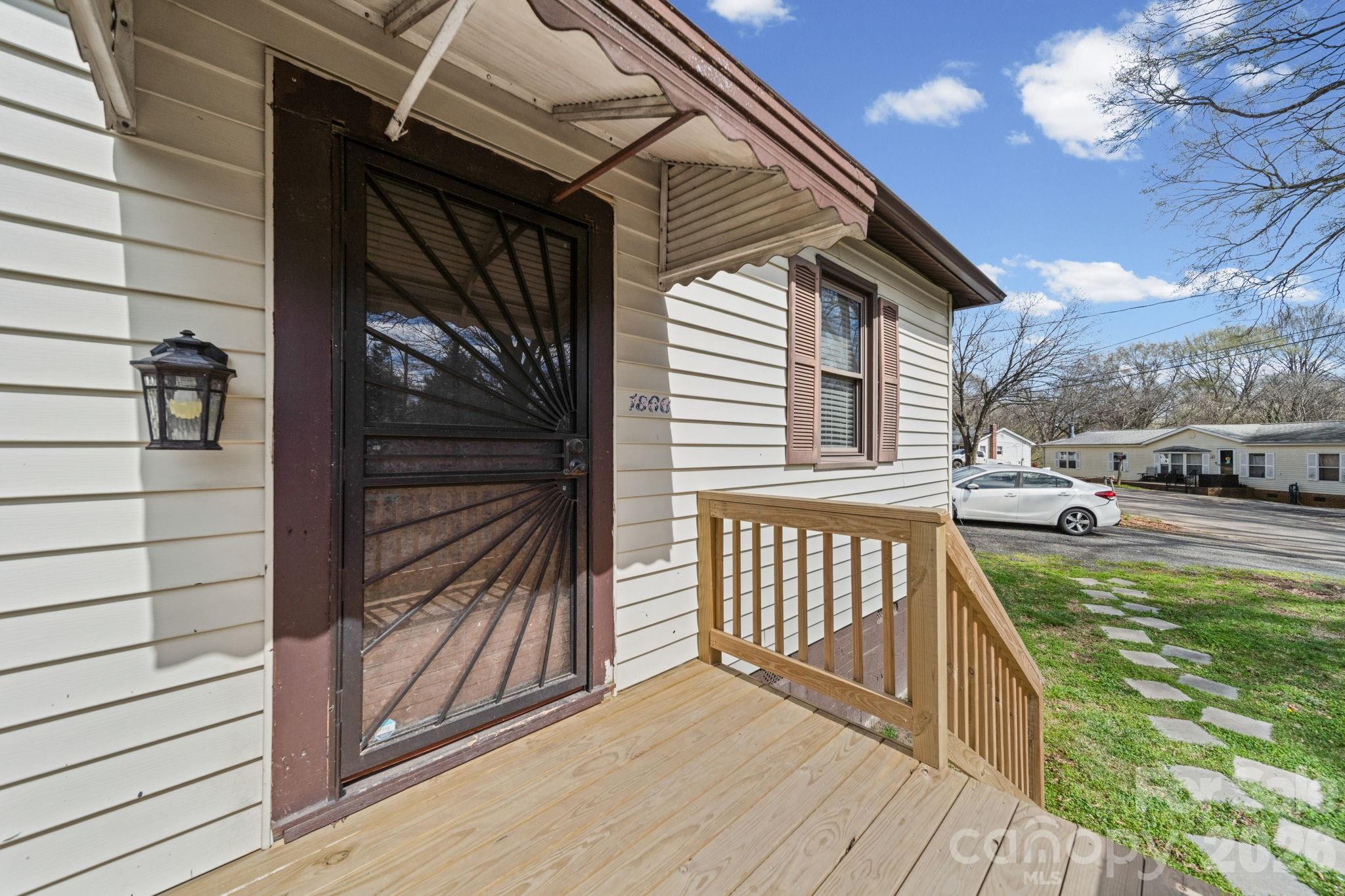 1866 Hilltop Circle Property Photo 1