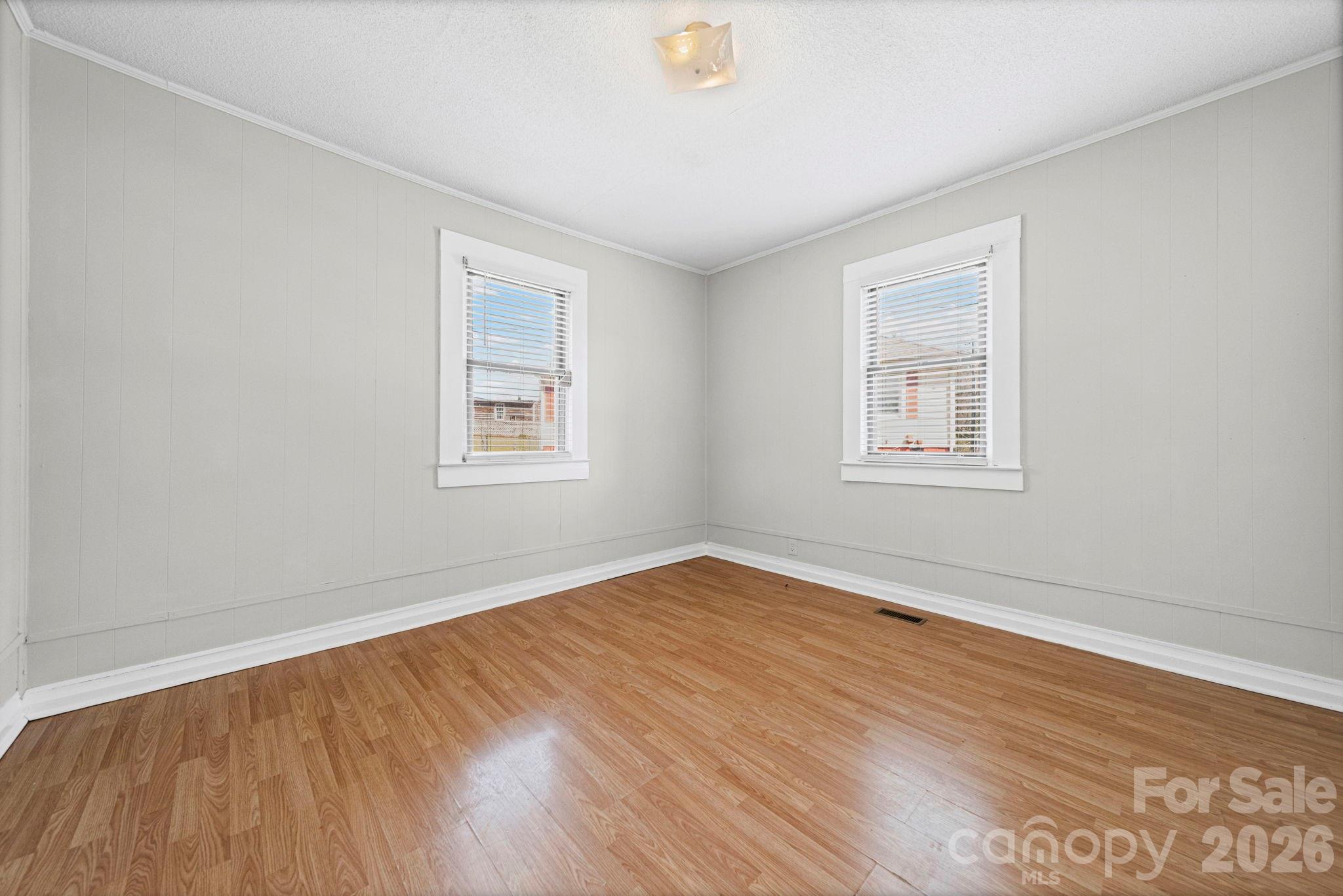 1866 Hilltop Circle Property Photo 4