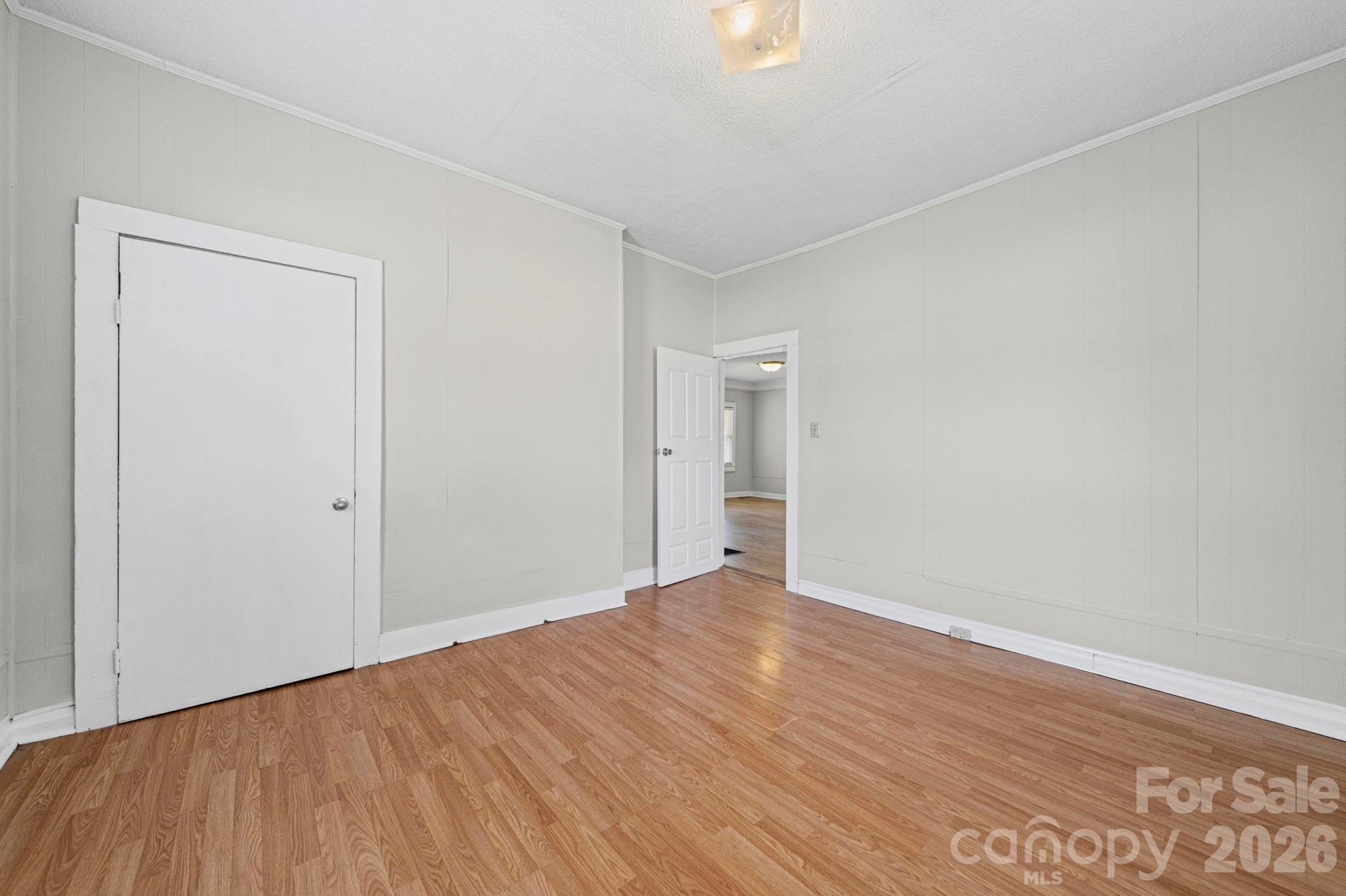 1866 Hilltop Circle Property Photo 5