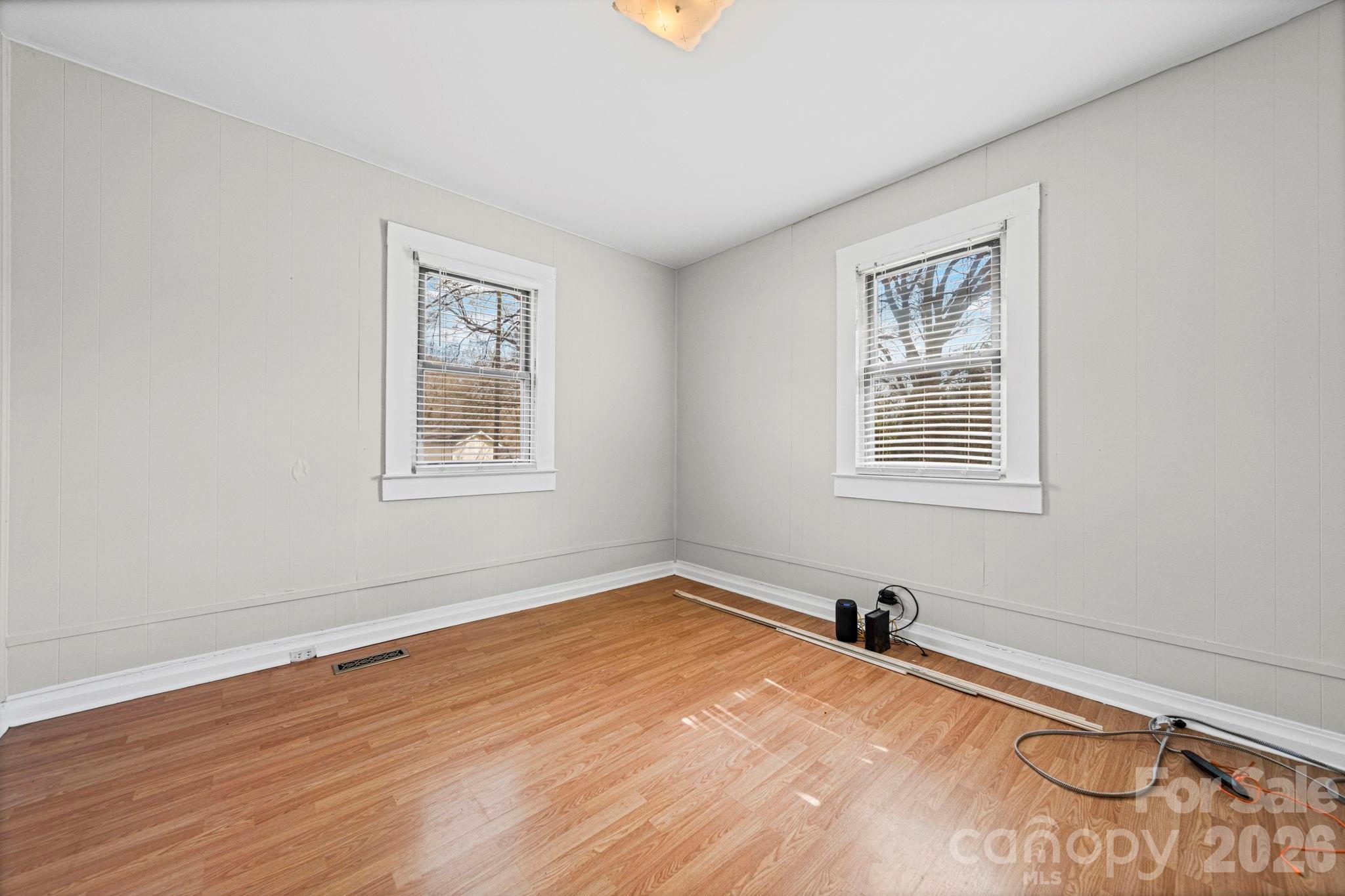 1866 Hilltop Circle Property Photo 6