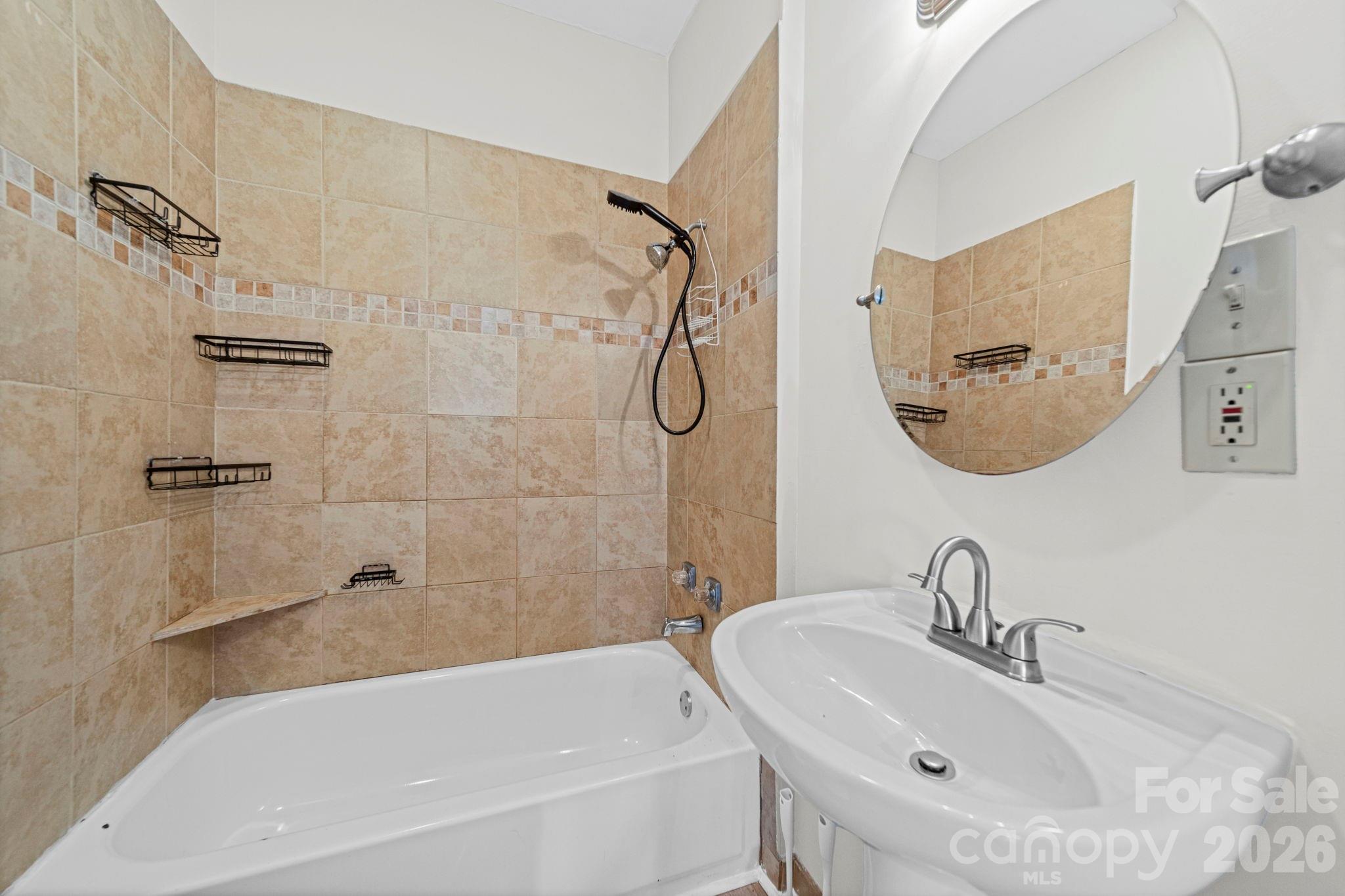 1866 Hilltop Circle Property Photo 10