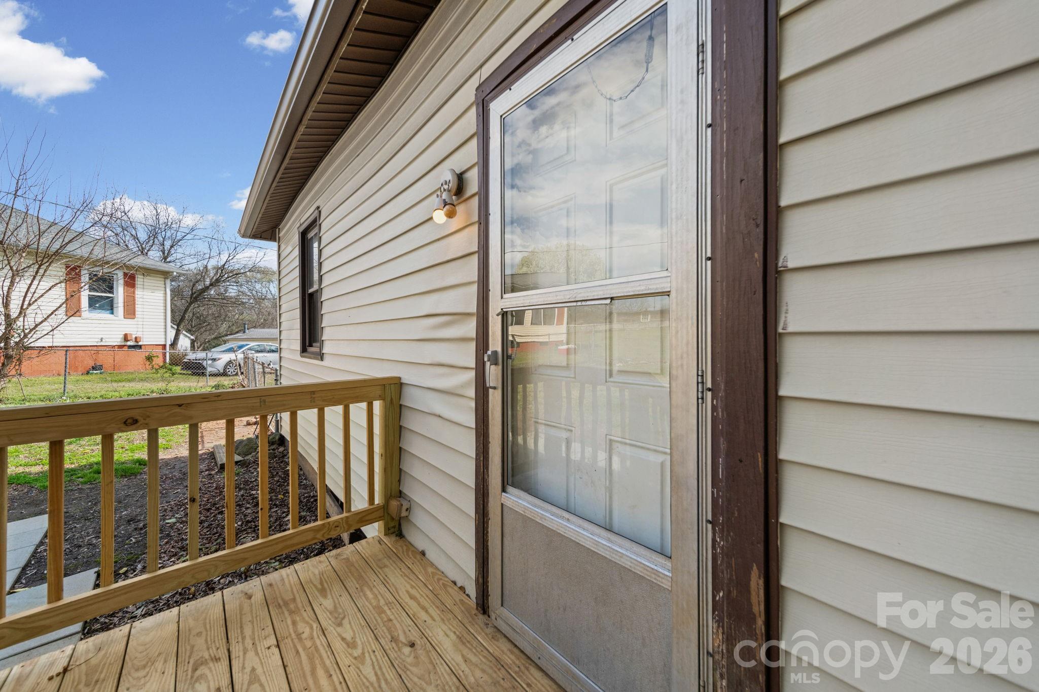 1866 Hilltop Circle Property Photo 11
