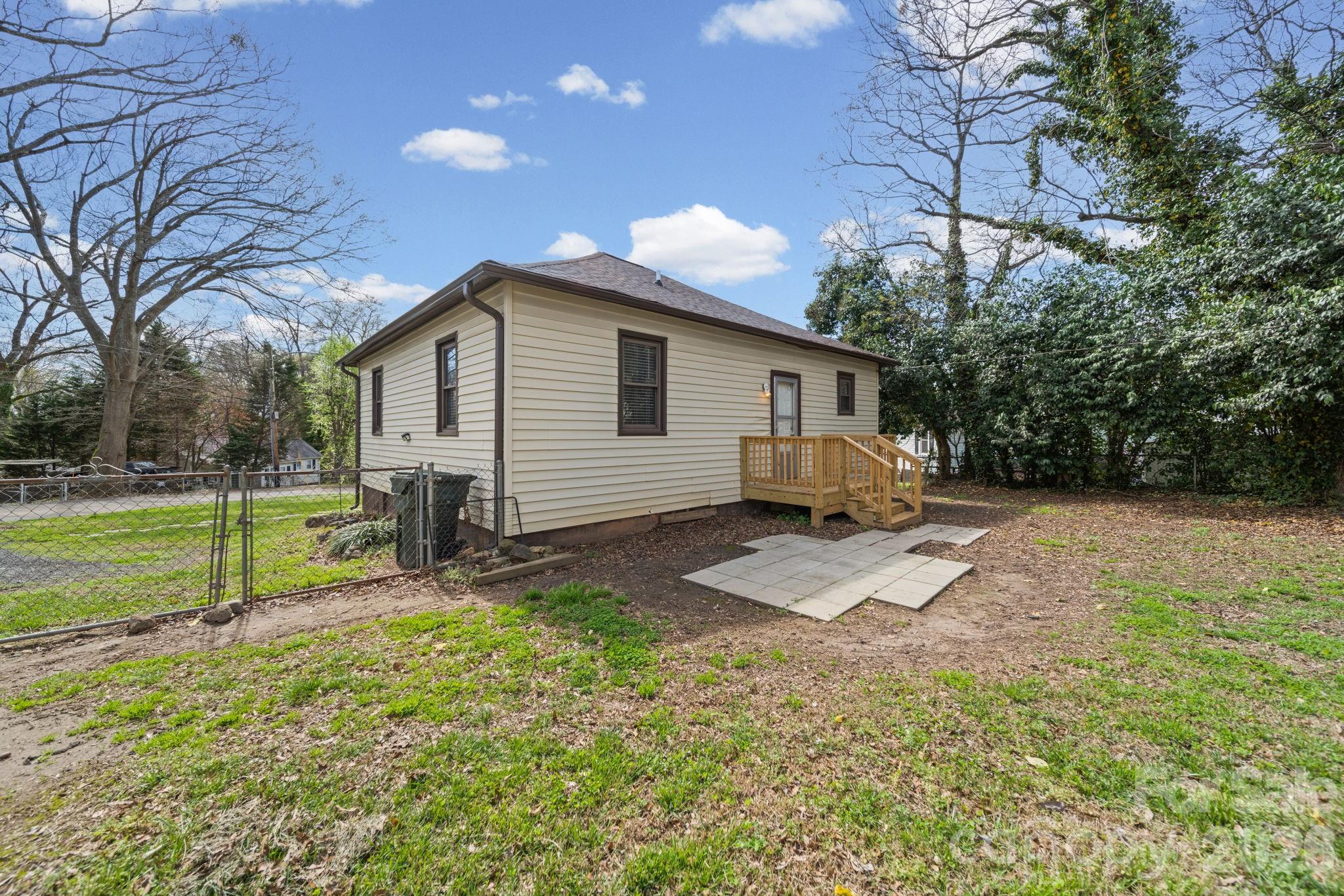 1866 Hilltop Circle Property Photo 13