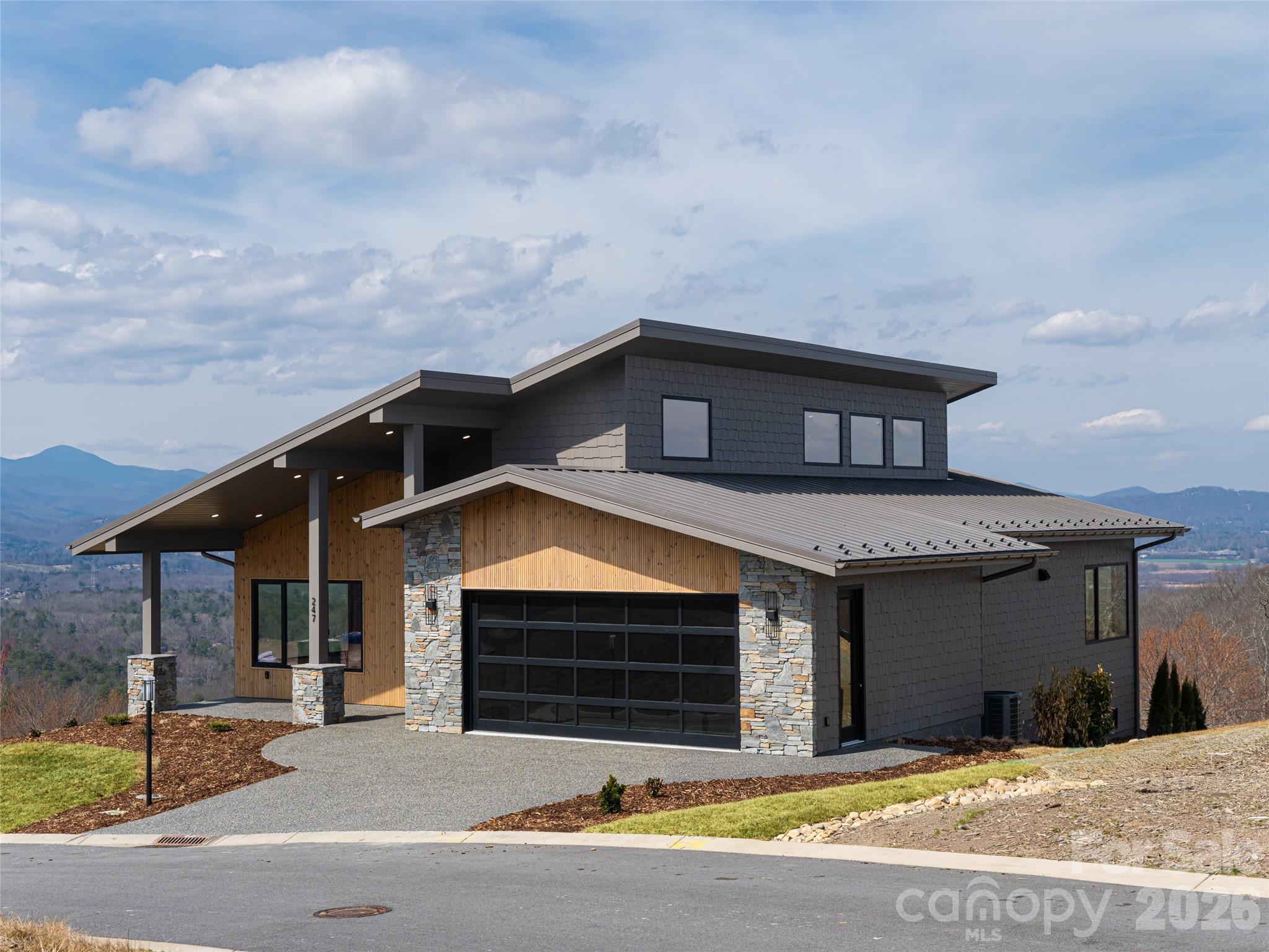 247 Coachman Drive Property Photo 3