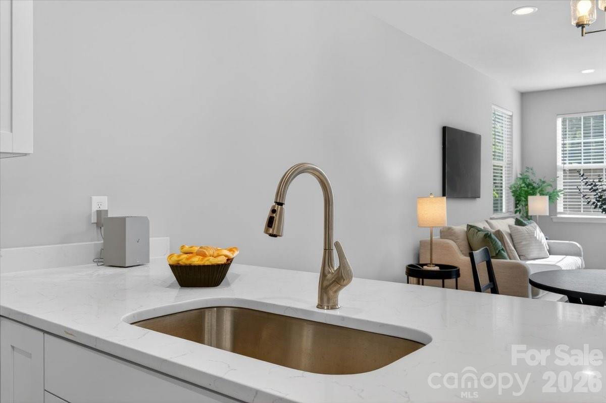 344 Lincoln Street D Property Photo 14