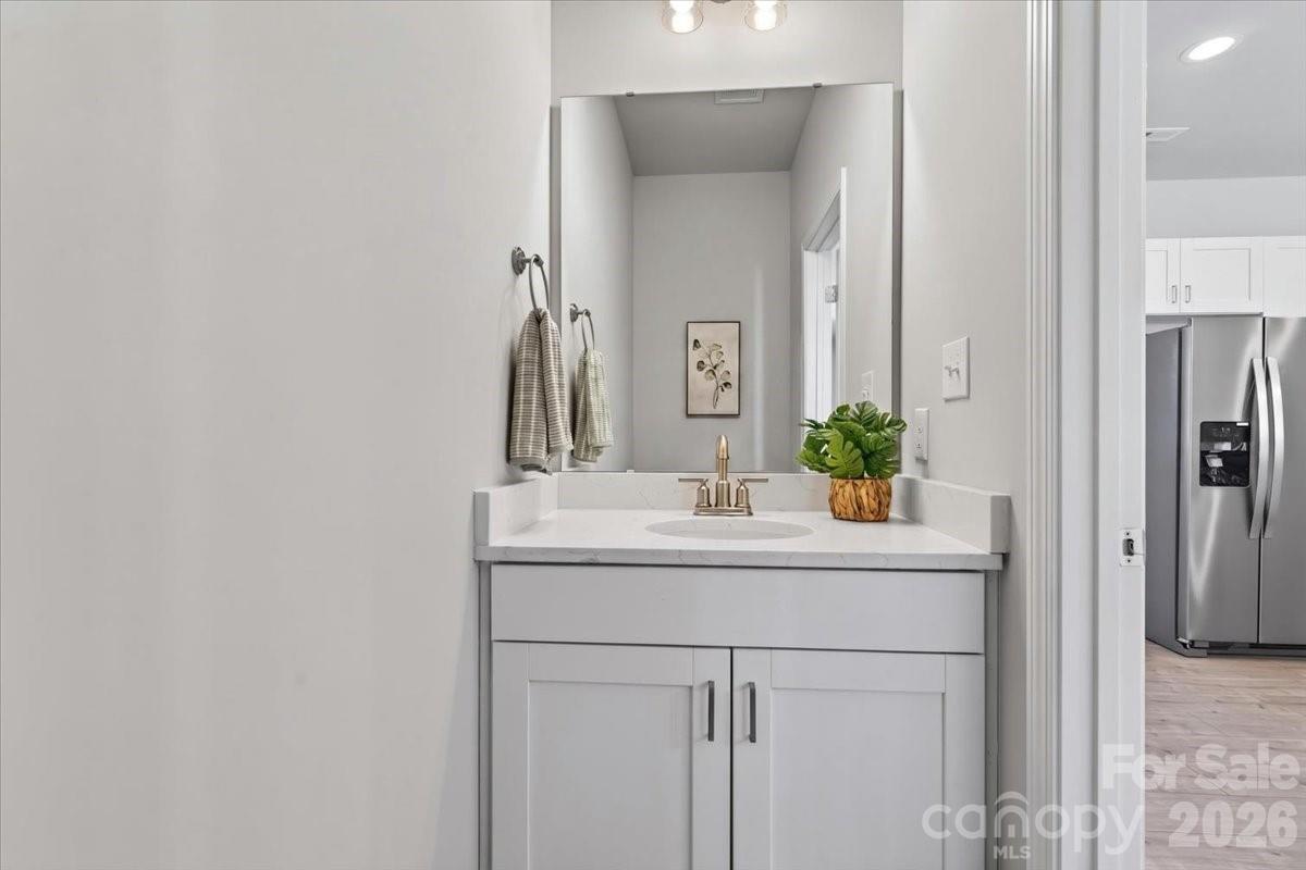 344 Lincoln Street E Property Photo 12
