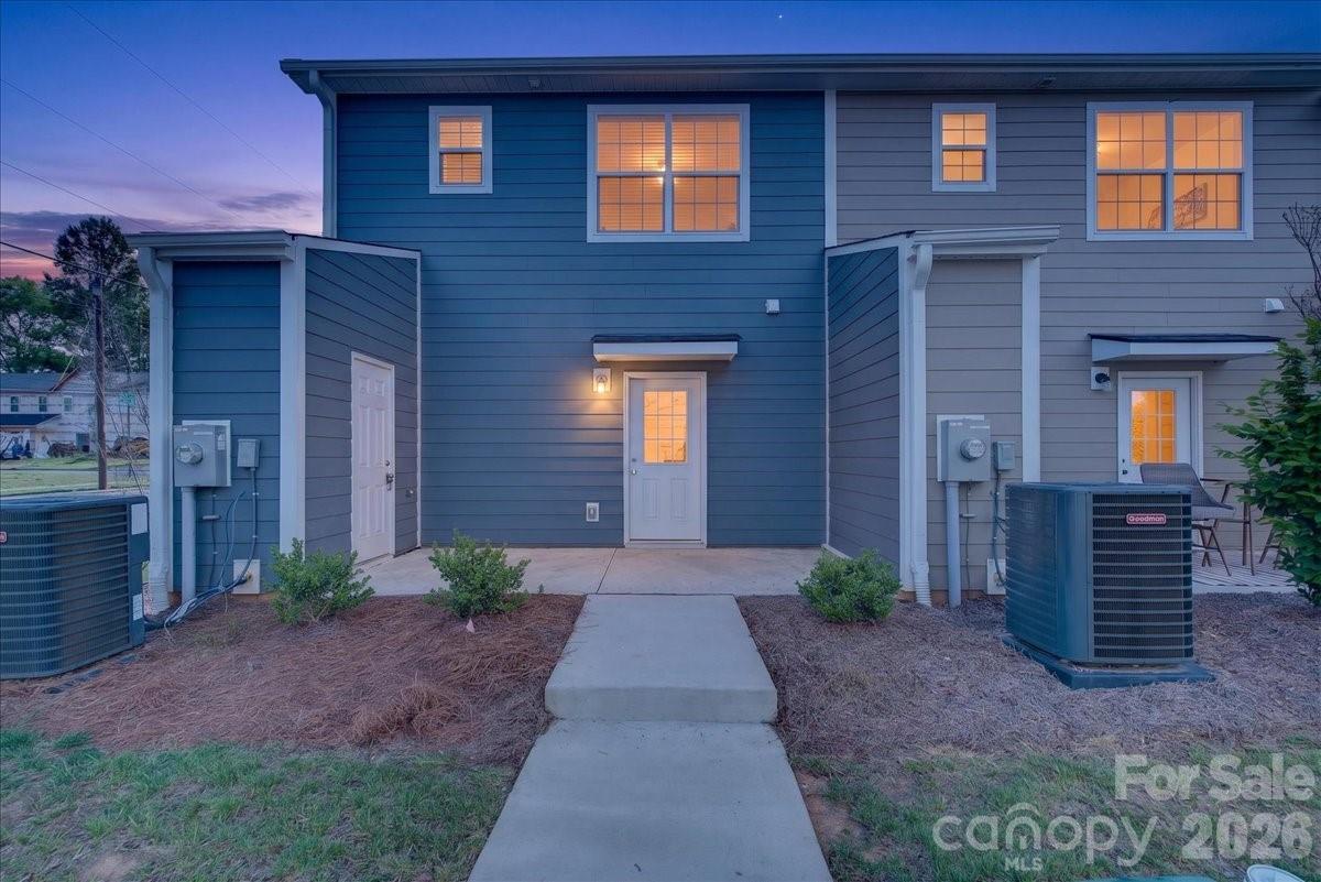 344 Lincoln Street E Property Photo 26