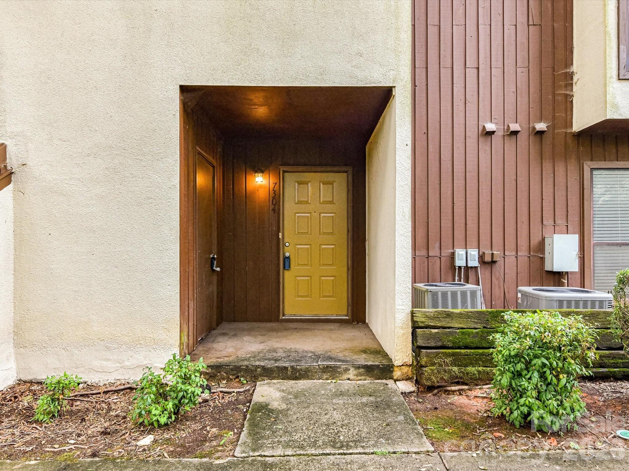 7304 Winery Lane Property Photo 3
