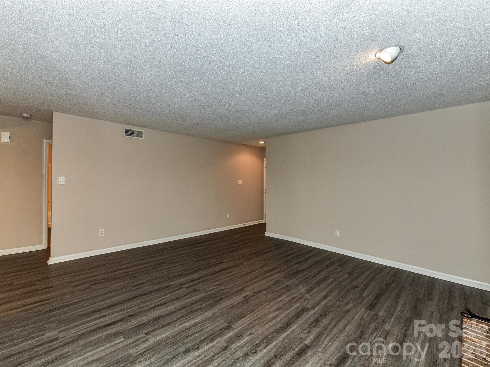 7304 Winery Lane Property Photo 9