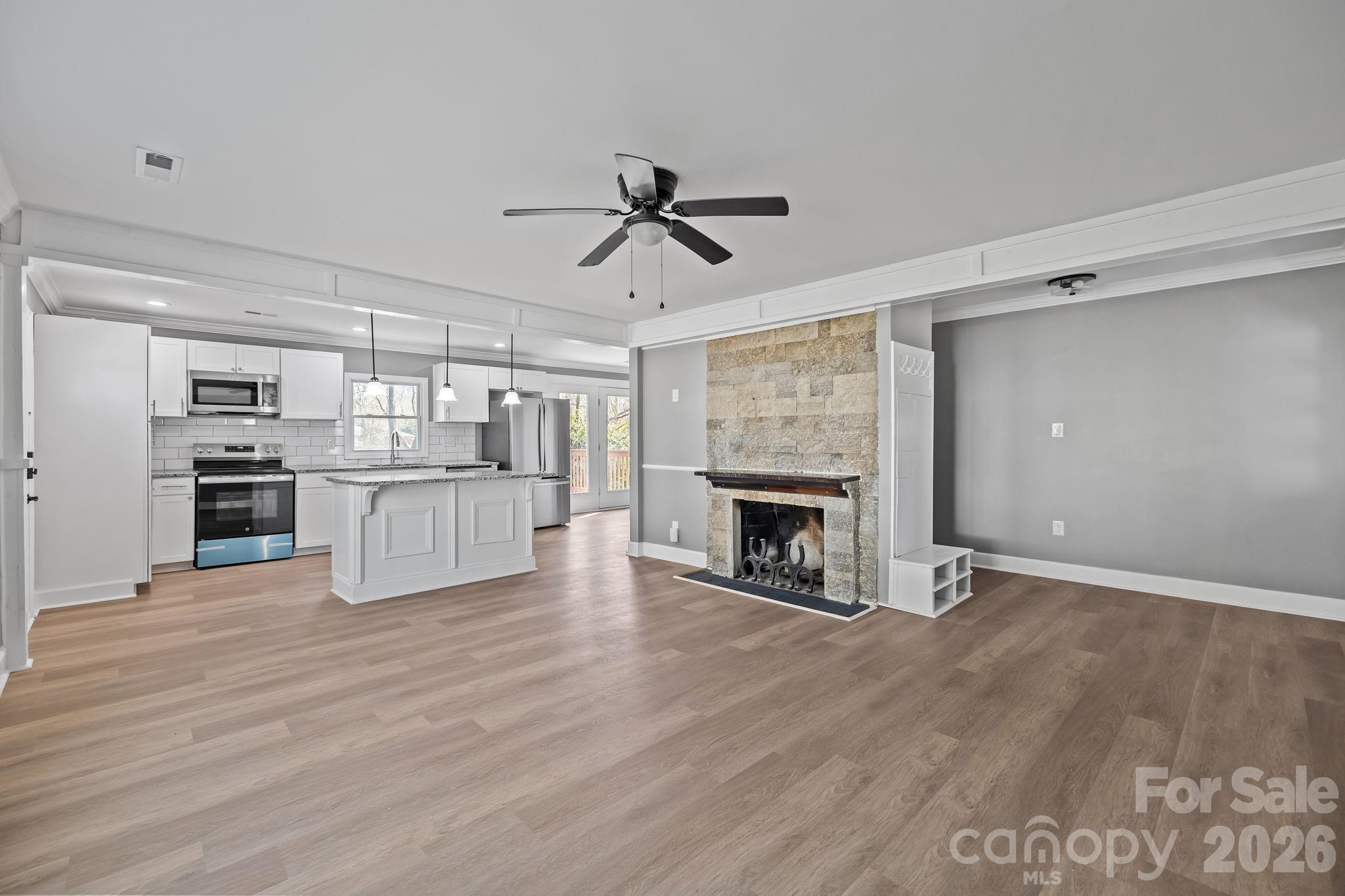 1722 Hartford Drive Property Photo 4
