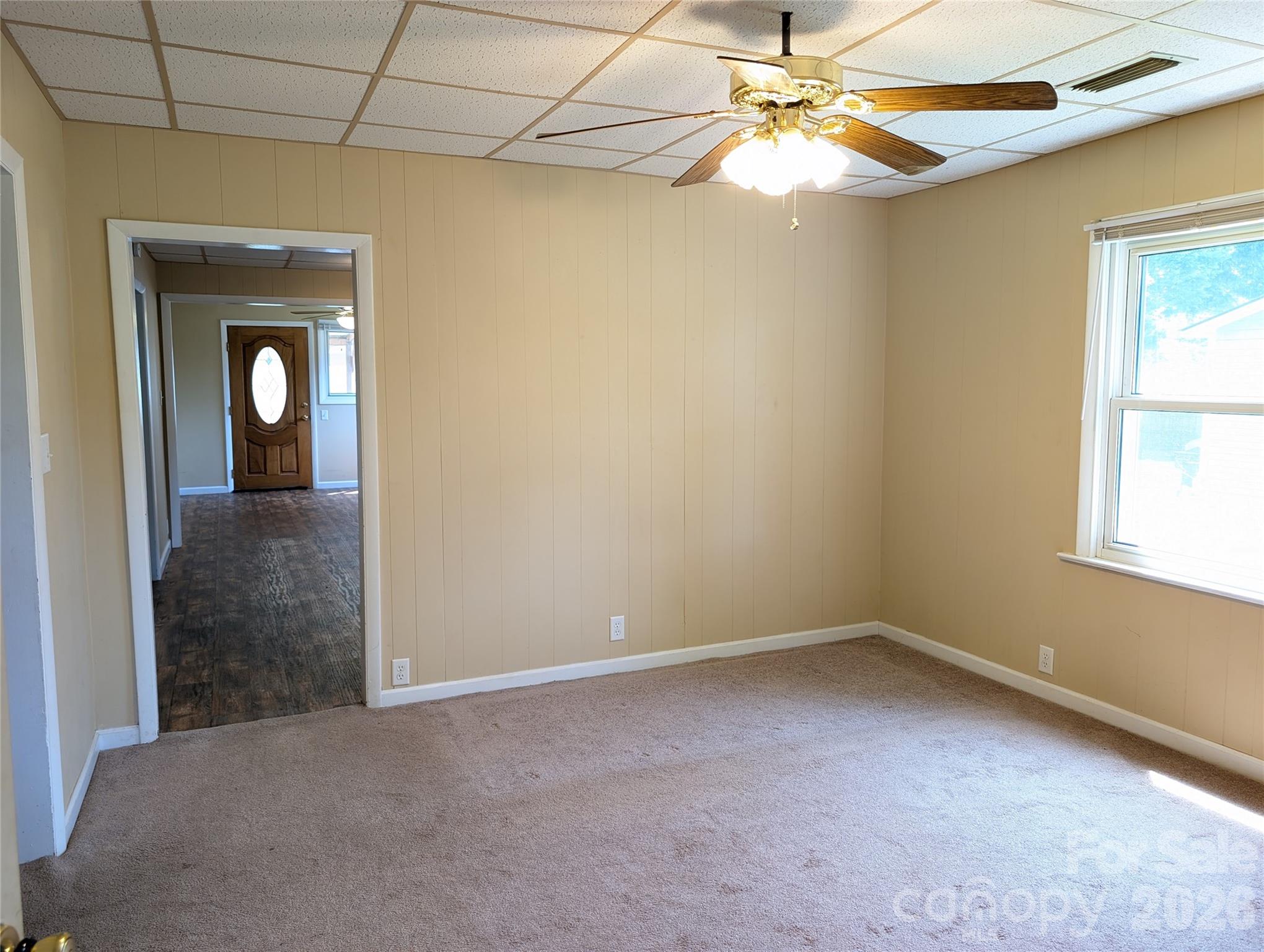 633 S Eastway Drive Property Photo 6