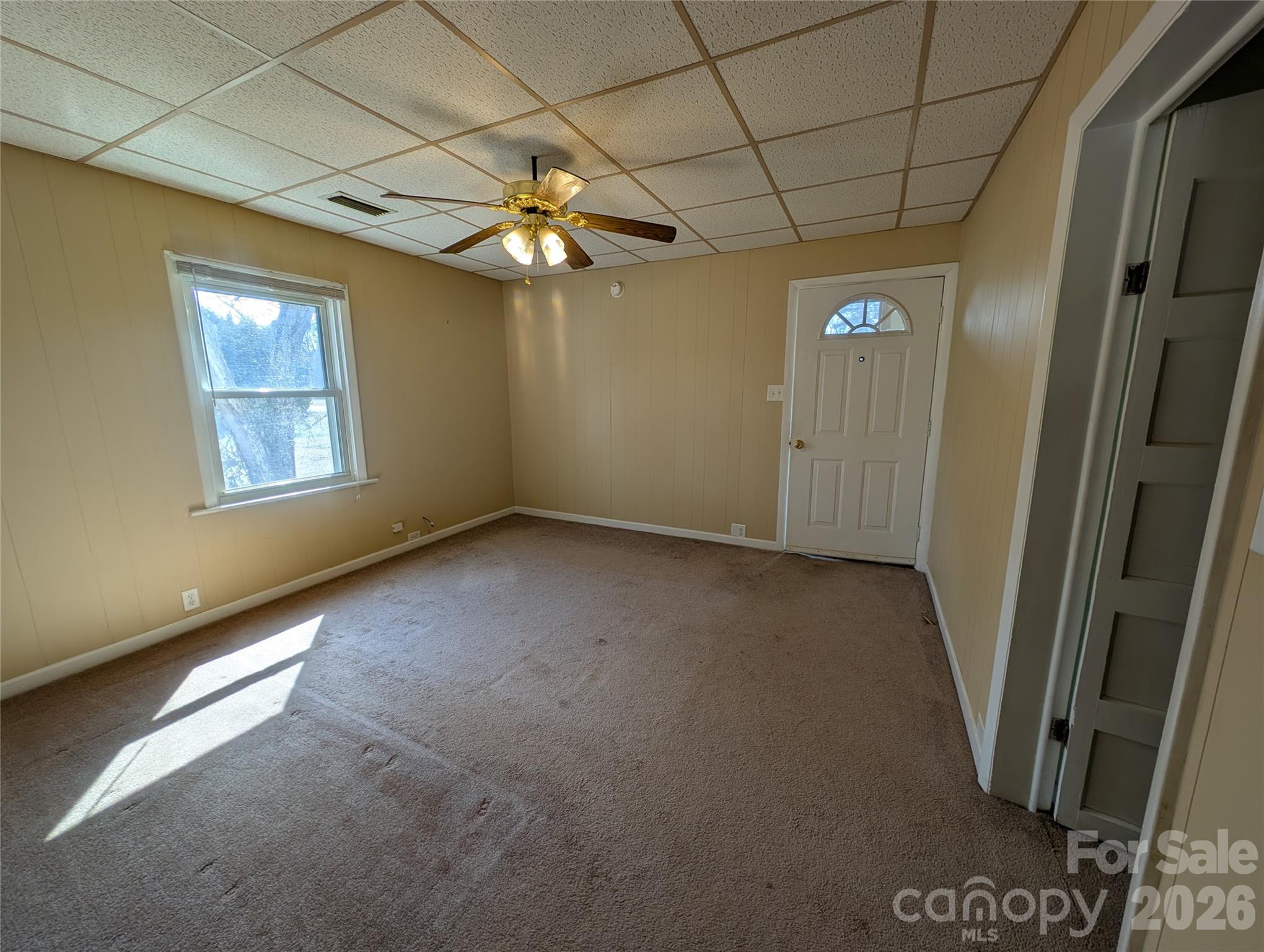 633 S Eastway Drive Property Photo 7