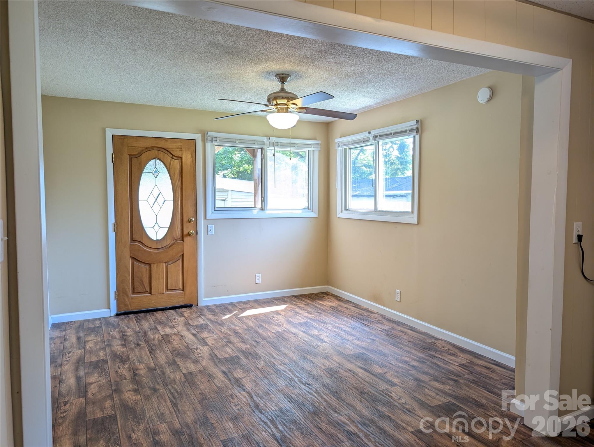 633 S Eastway Drive Property Photo 11