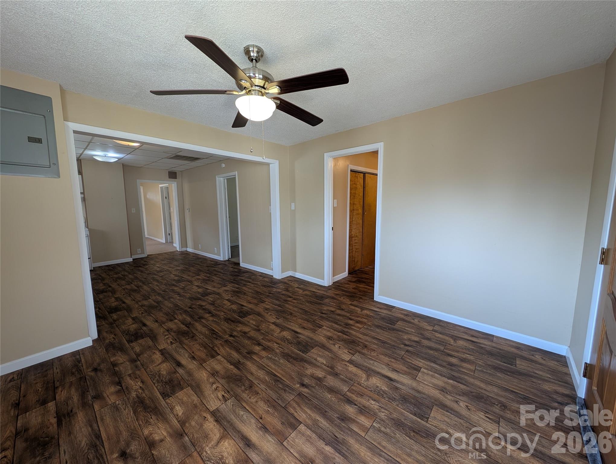 633 S Eastway Drive Property Photo 12
