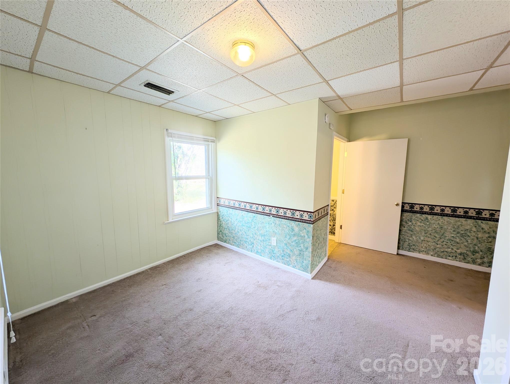 633 S Eastway Drive Property Photo 14