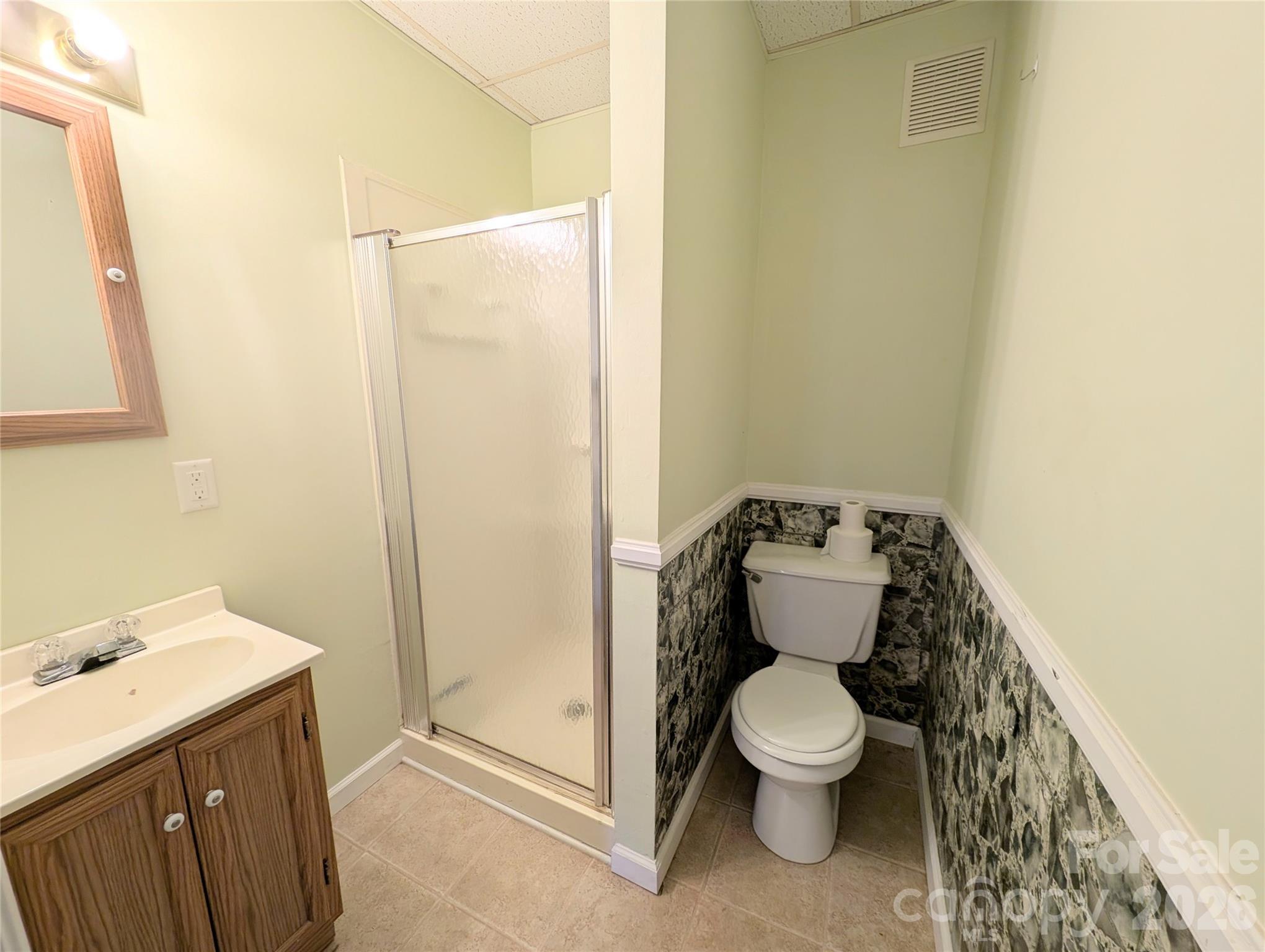 633 S Eastway Drive Property Photo 15