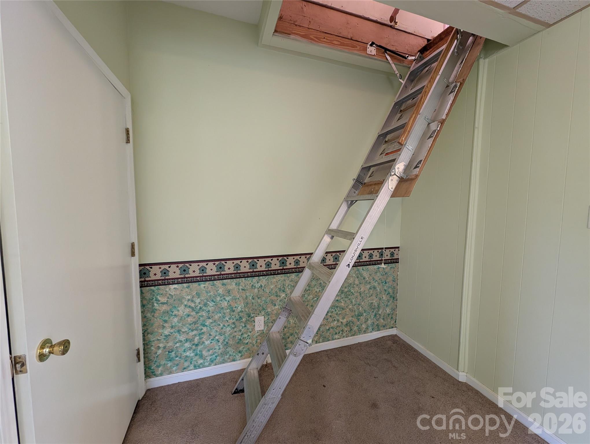 633 S Eastway Drive Property Photo 16