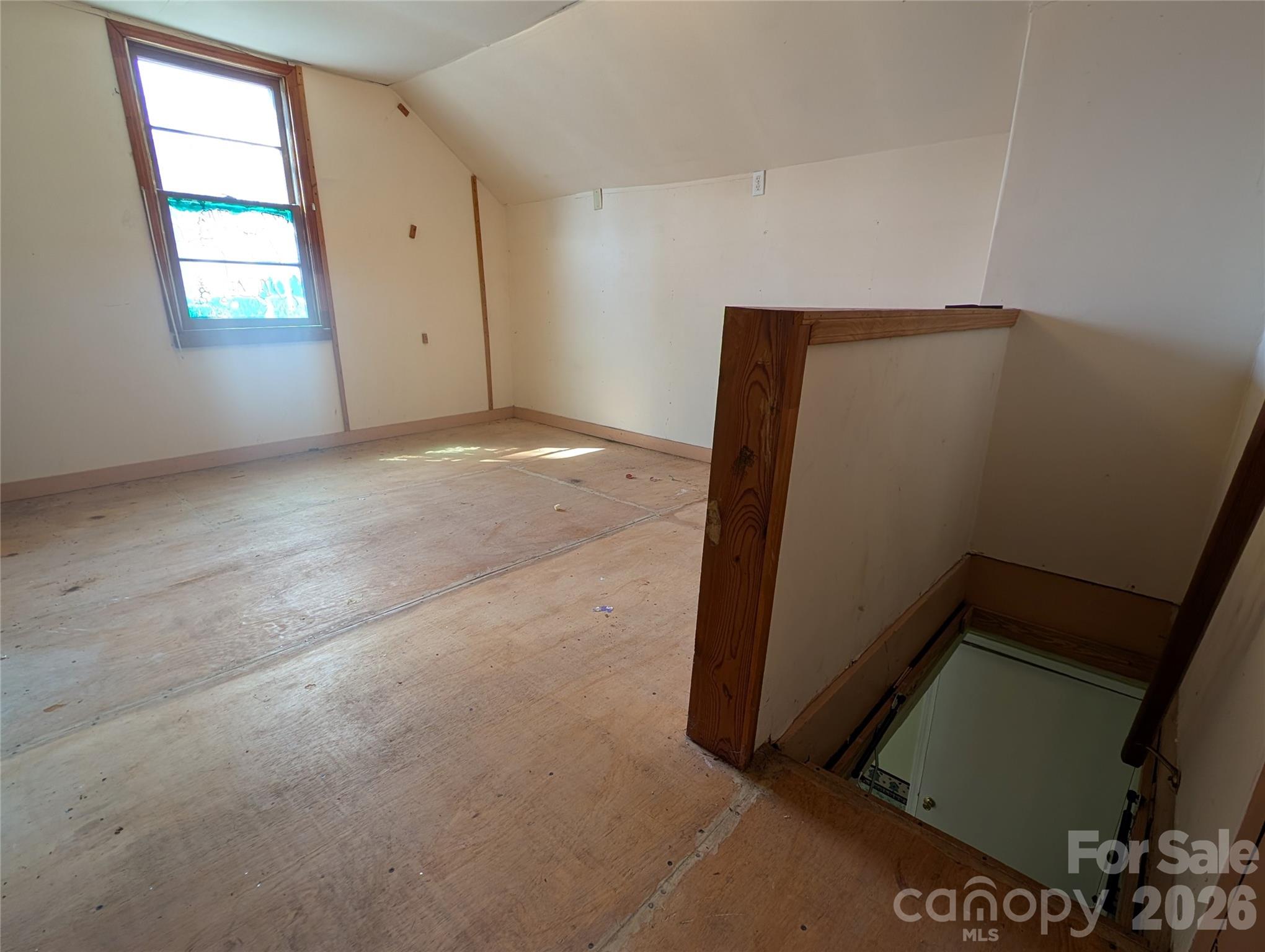 633 S Eastway Drive Property Photo 17