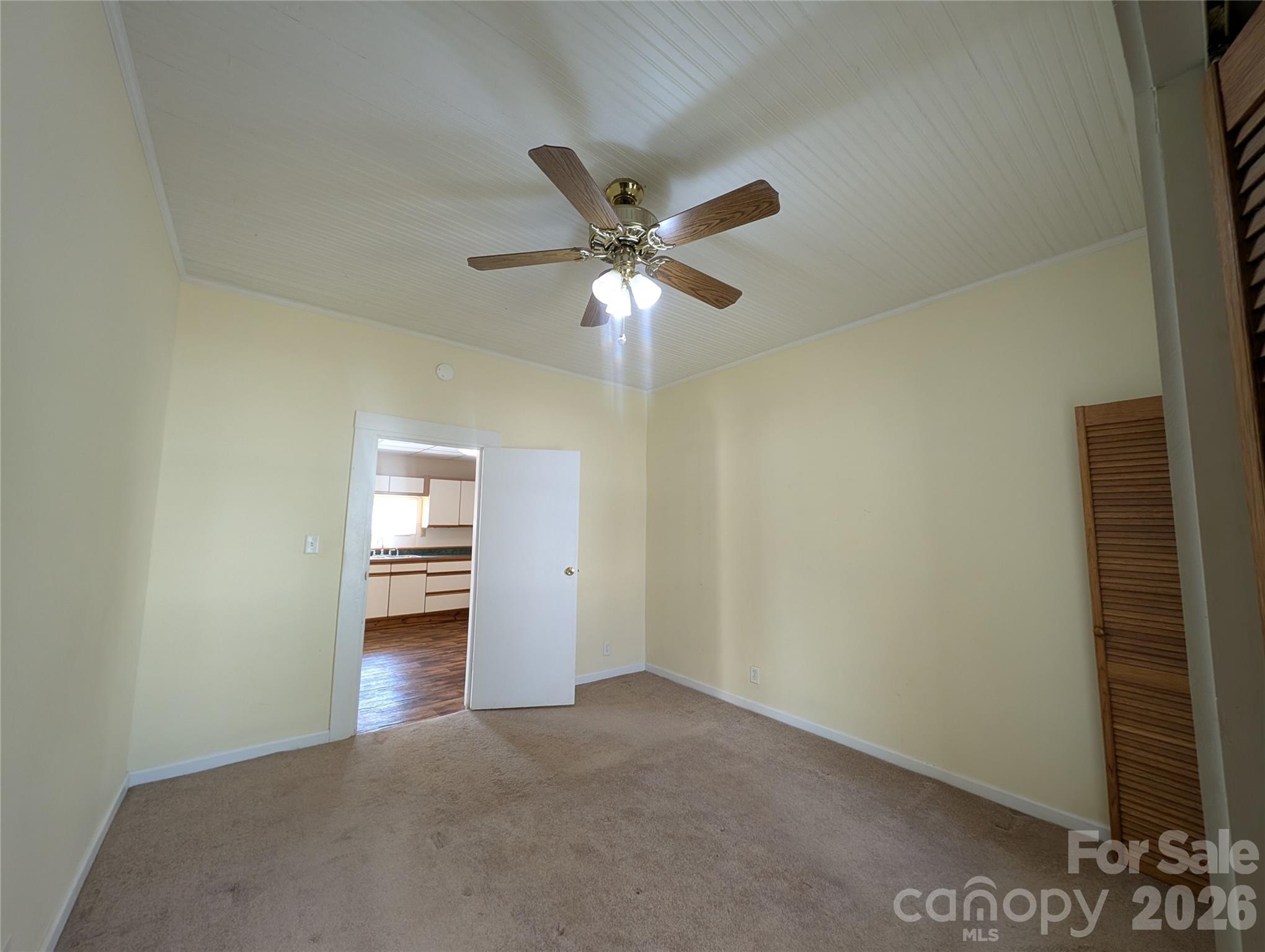 633 S Eastway Drive Property Photo 20